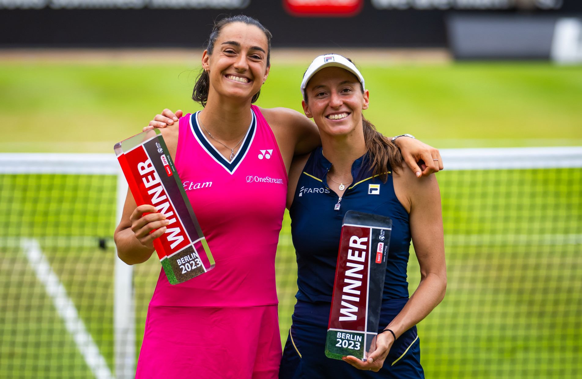
A Caroline Garcia e Luisa Stefani começou da melhor forma possível, com título logo no primeiro torneio 
