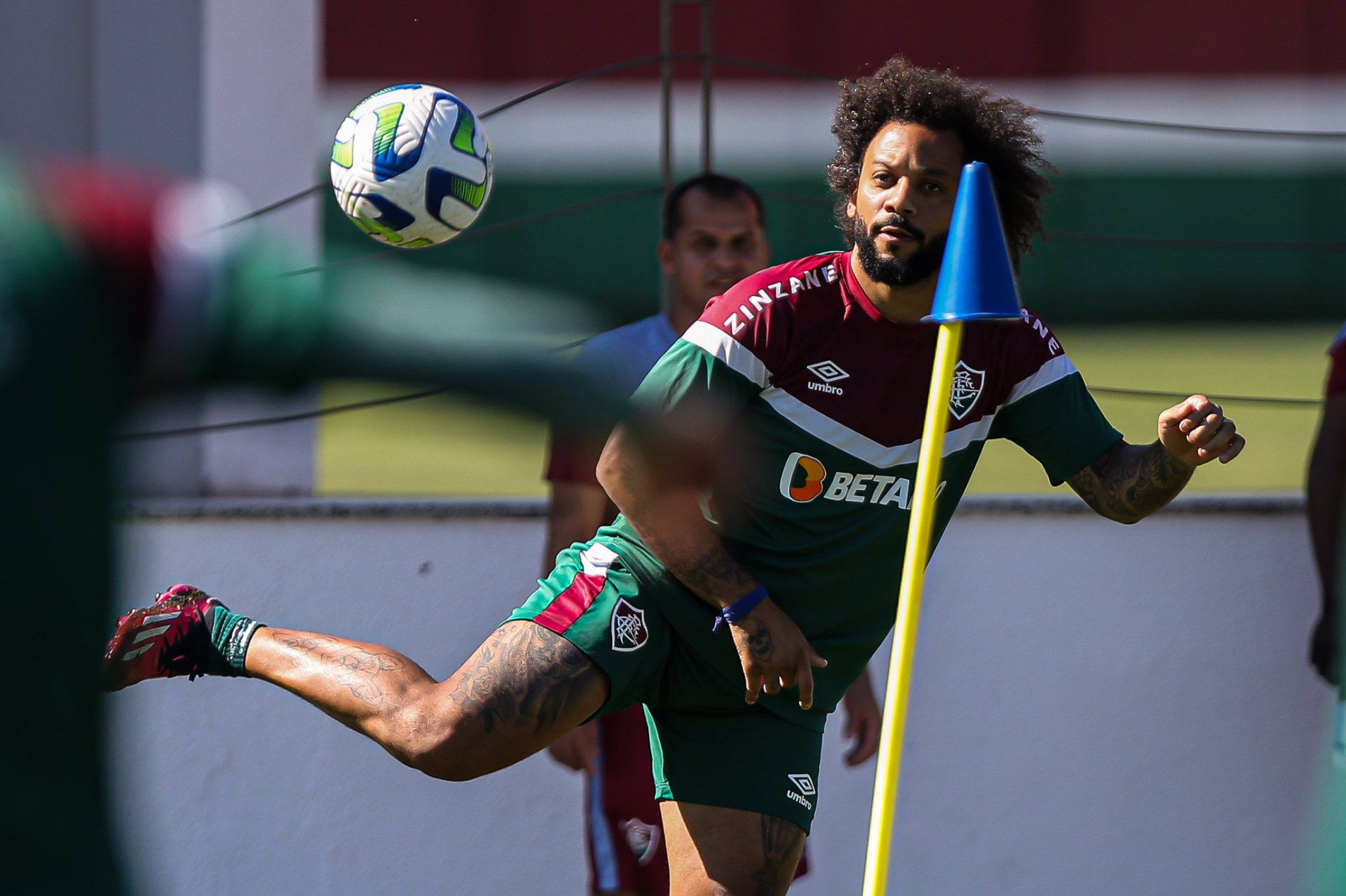 O lateral Marcelo durante o treino de ontem no Rio
