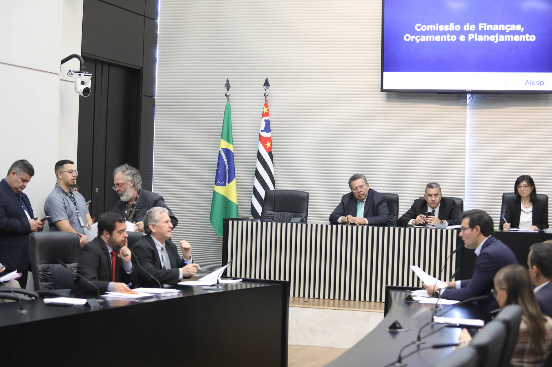 Deputados paulistas finalizam, na Alesp, texto da LDO