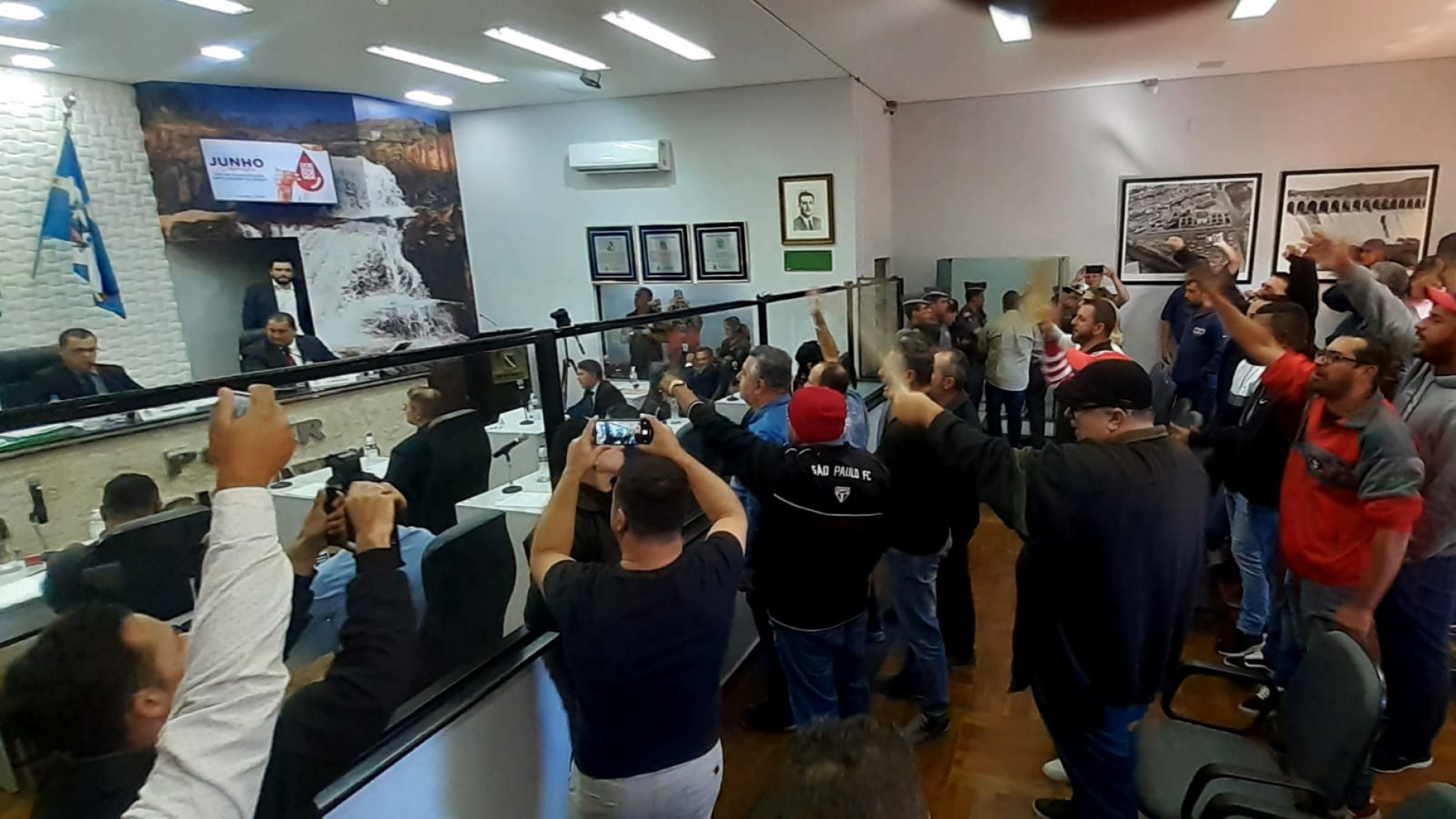 Plen&aacute;rio teve acesso restrito aos manifestantes