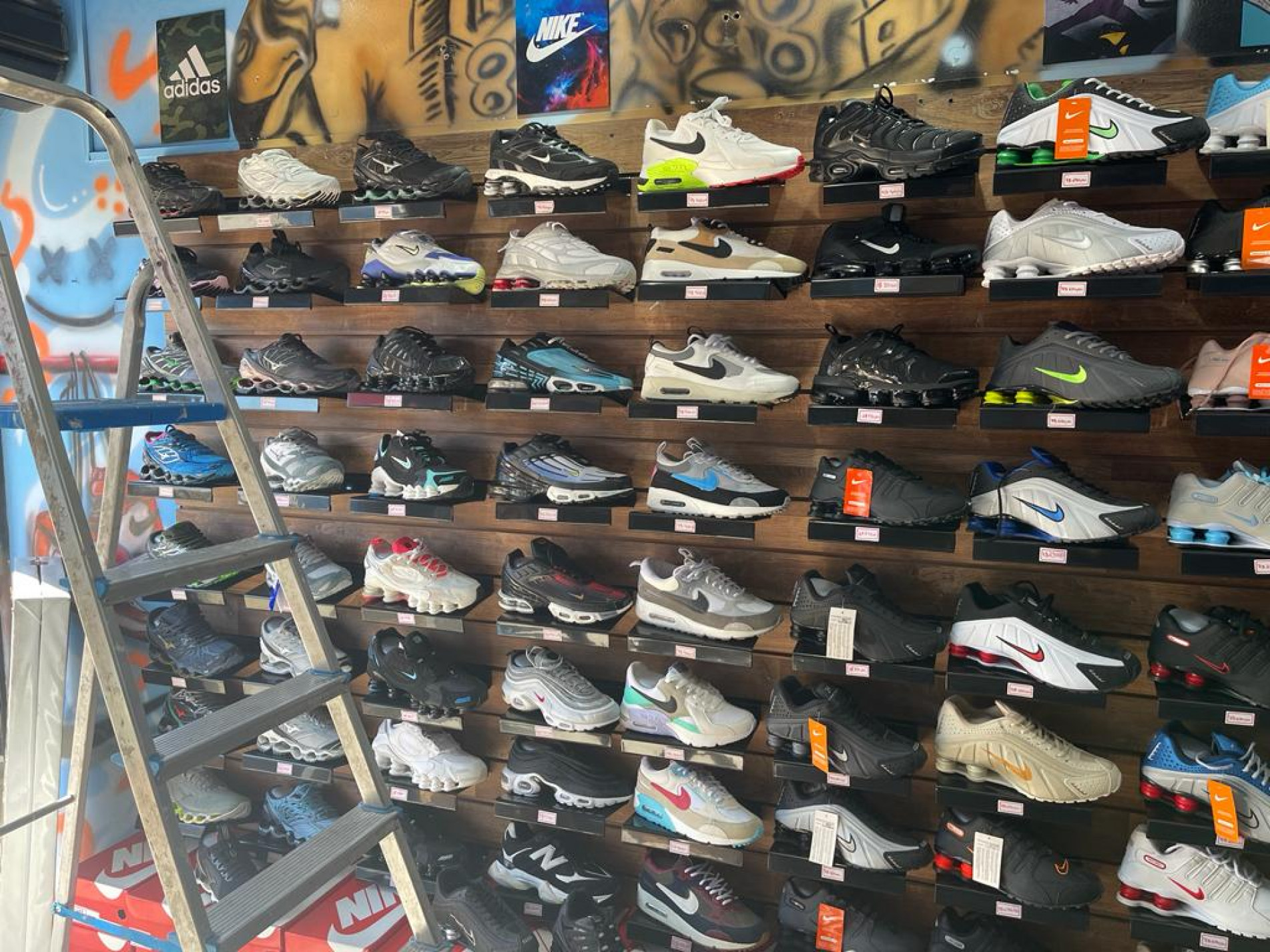 Os objetos foram levados a um depósito judicial