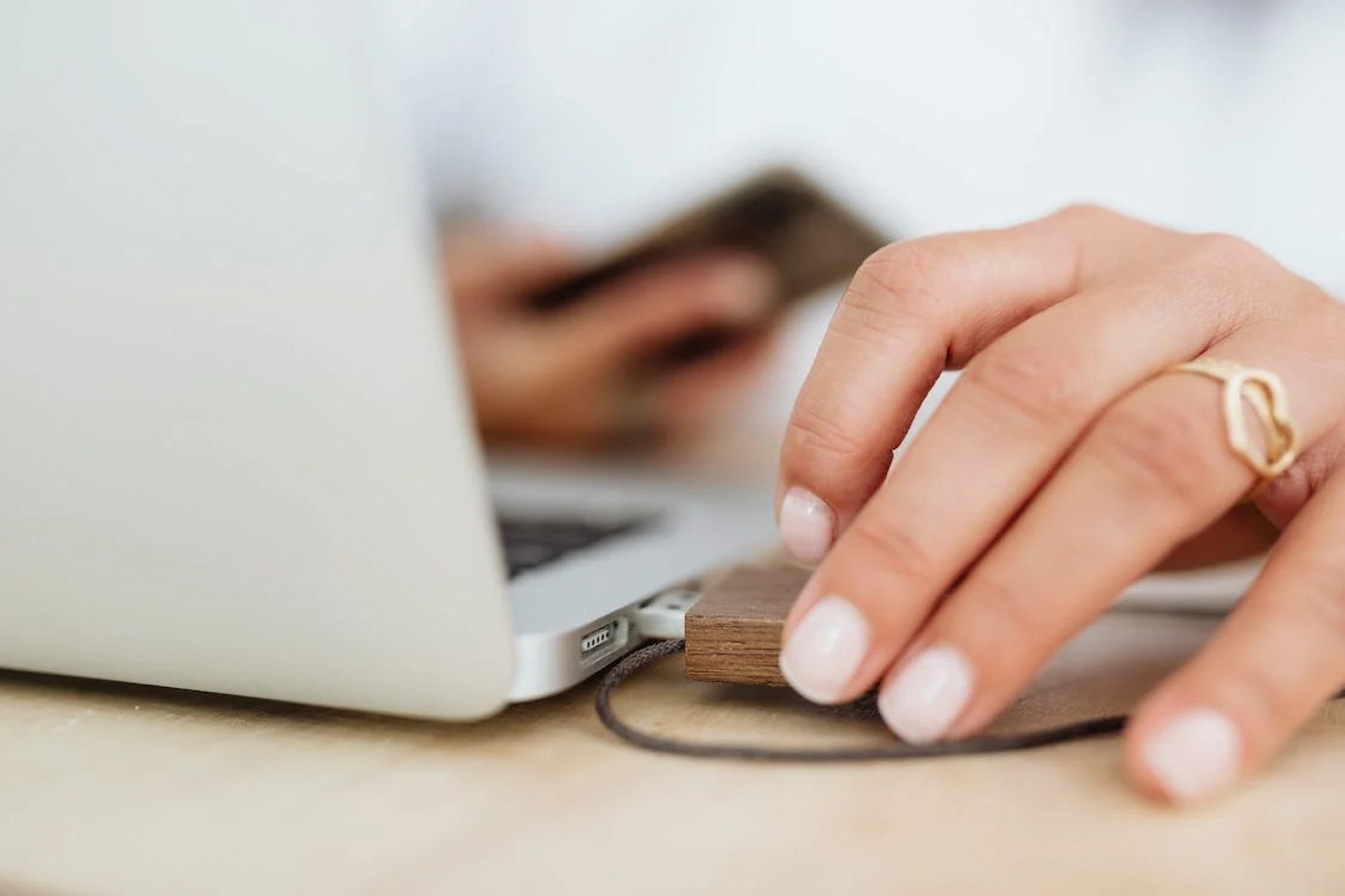 Pen drive danificado? Descubra como reverter essa situação