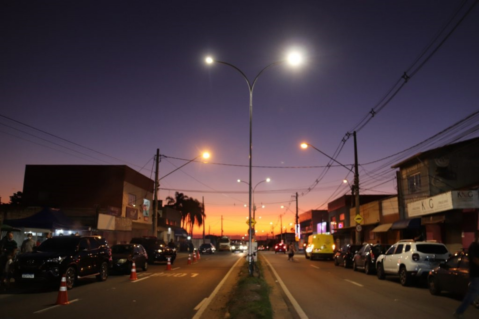 Administração acredita que substituição de lâmpadas comuns por LED aumentará eficiência e reduzirá custo