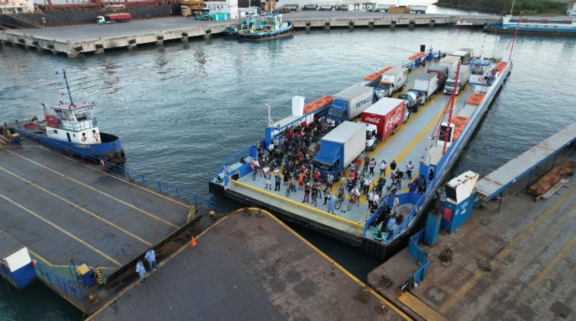 Modernizada, a FB-25 voltou a operar 24 horas por dia entre as cidades de São Sebastião e Ilhabela
