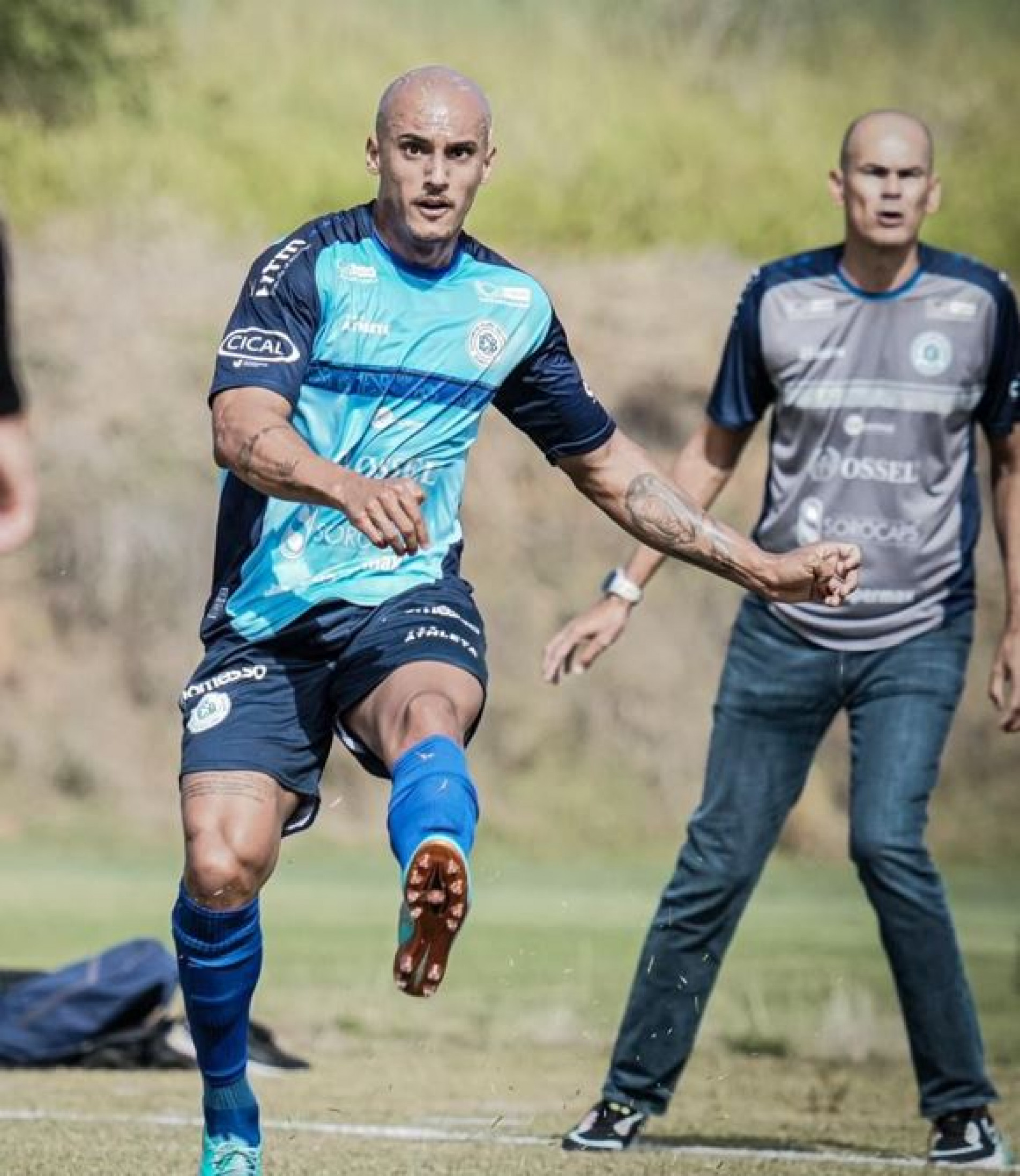 O time faz mais um treino tático hoje
