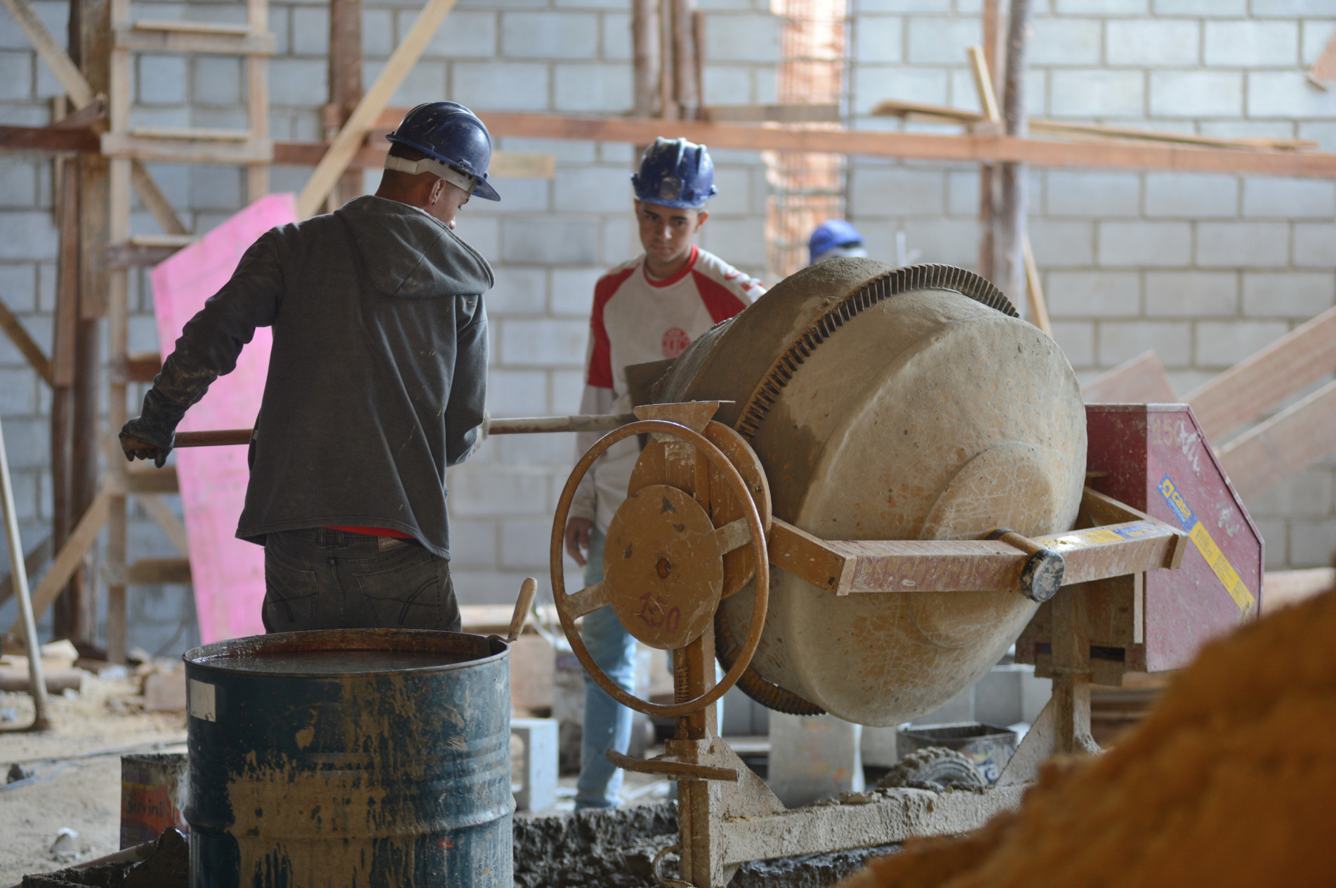 Construção civil gerou 27,9 mil vagas de trabalho no mês