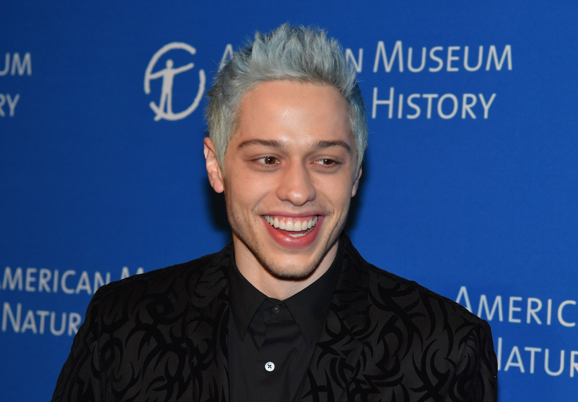 Comediante Pete Davidson é internado para tratar saúde mental