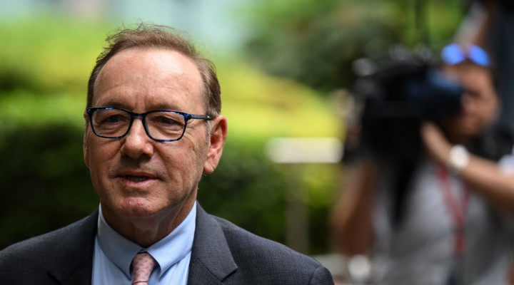Kevin Spacey é acusado de 12 assédios sexuais contra quatro homens. Ele nega 