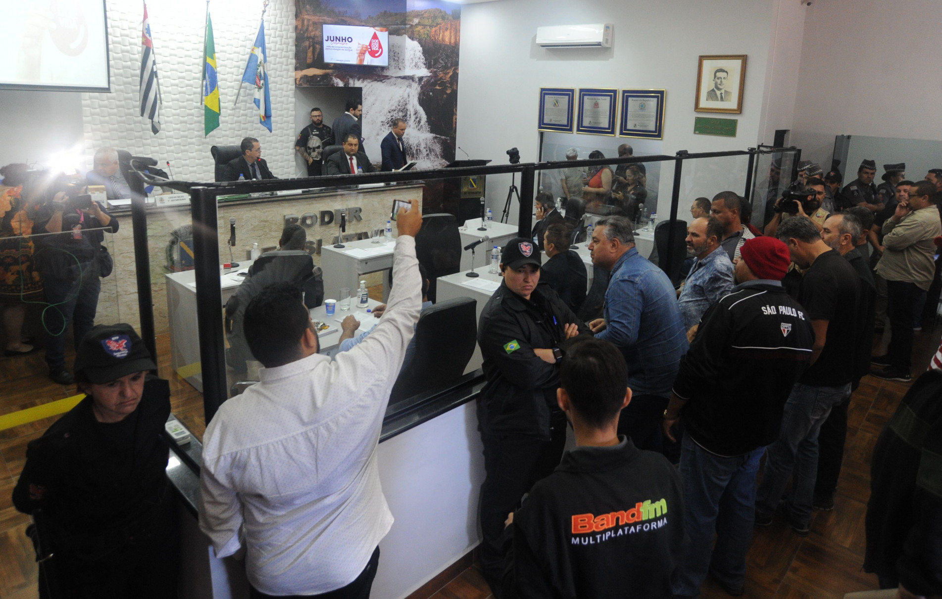 Criação da comissão foi aprovada por 7 votos a 4, durante sessão tumultuada realizada na última terça-feira