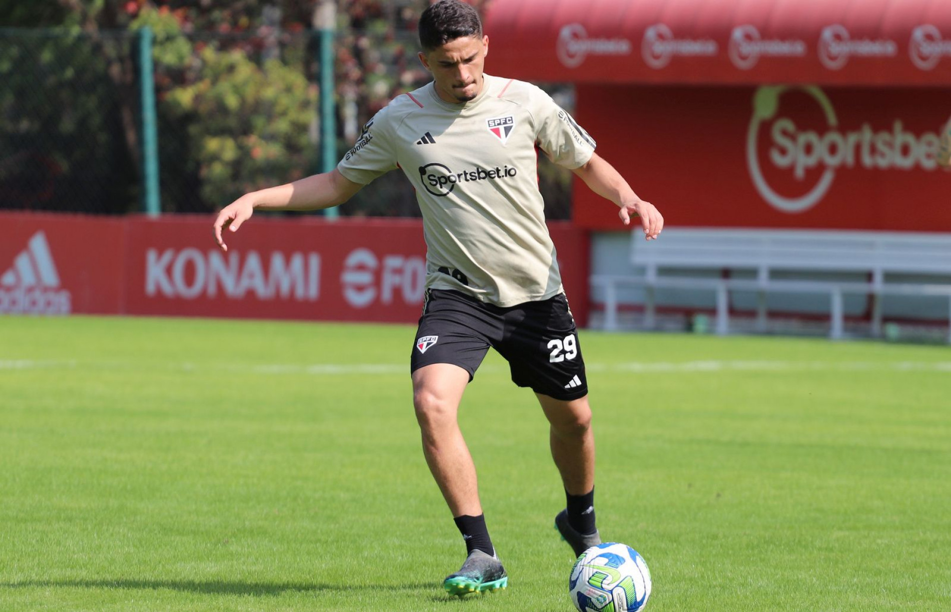 Pablo Maia conseguiu treinar ontem e pode ir para o jogo
