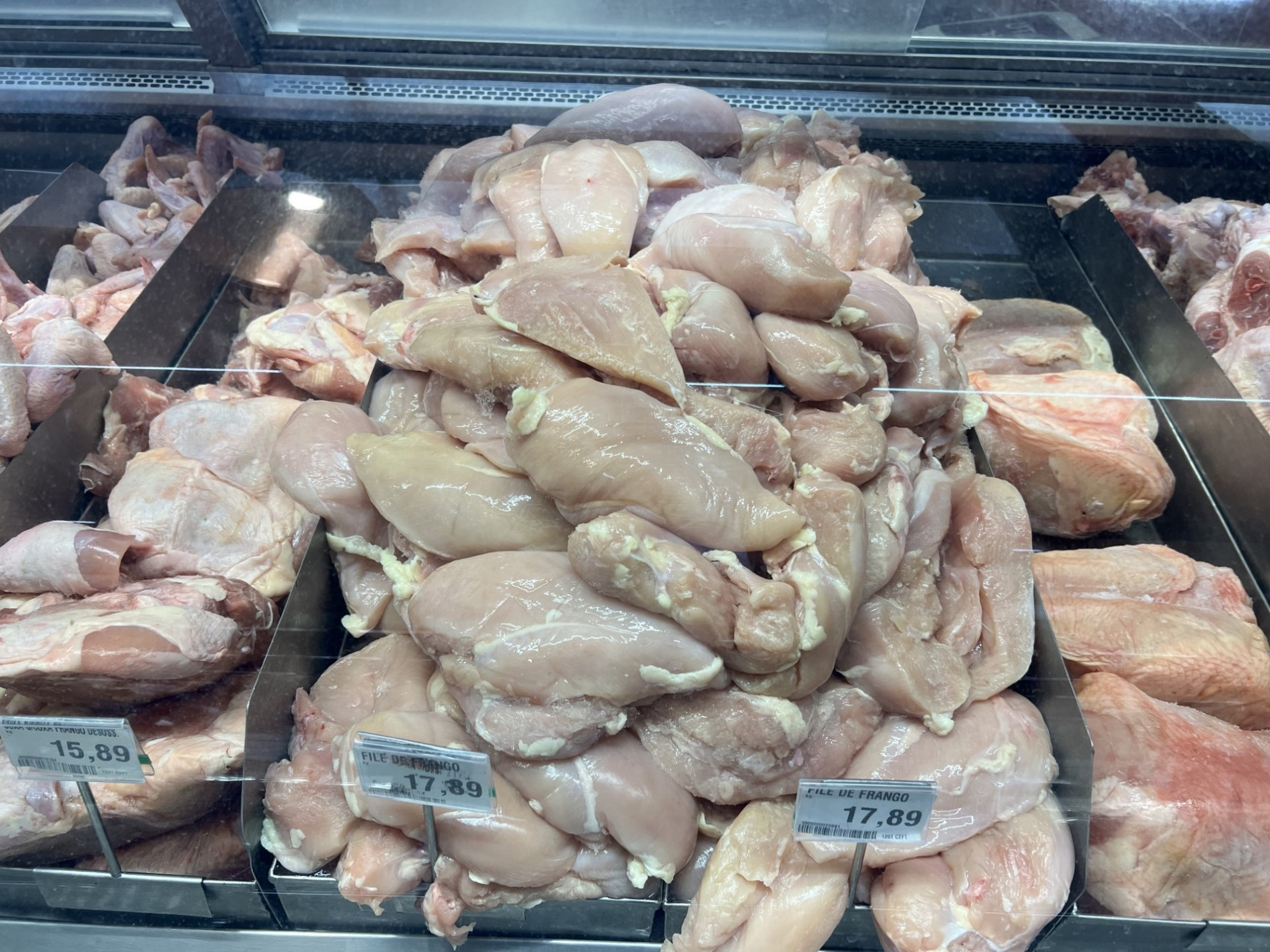 Preço da carne de frango caiu 10,67% em junho na comparação com o mês anterior, passando de R$ 8,73 para R$ 7,80 o quilo 
