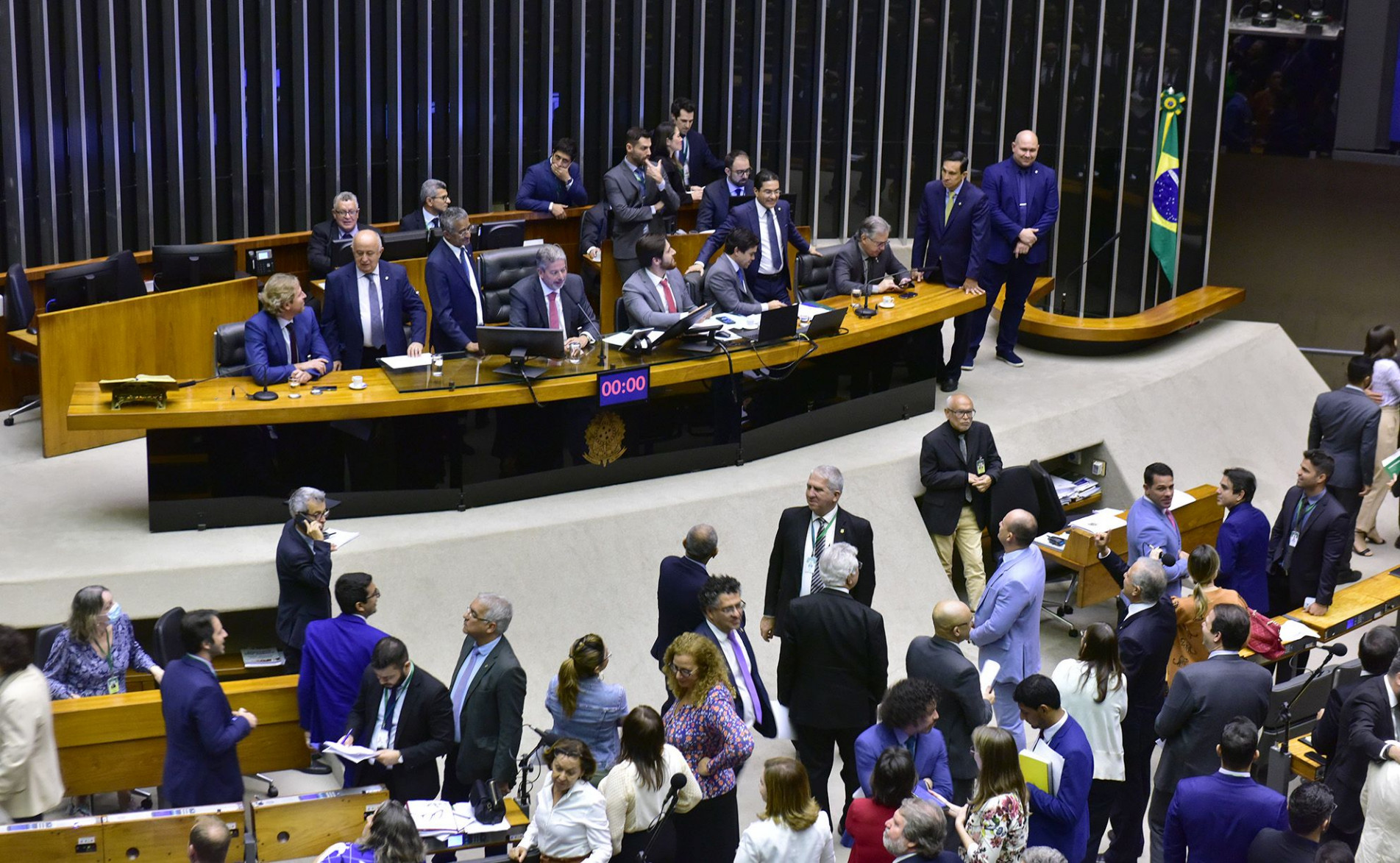 Deputados federais analisaram ontem os destaques