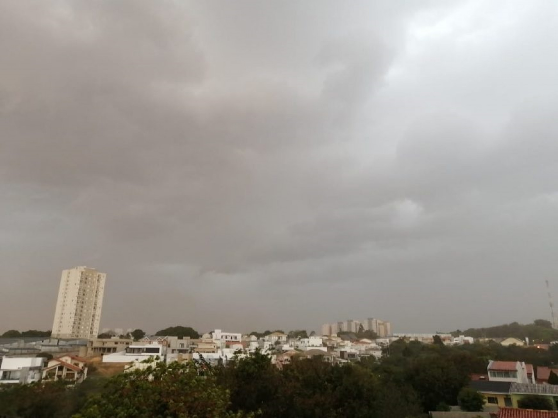 Deslocamento do centro de baixa pressão em direção ao Atlântico será responsável pela ventania