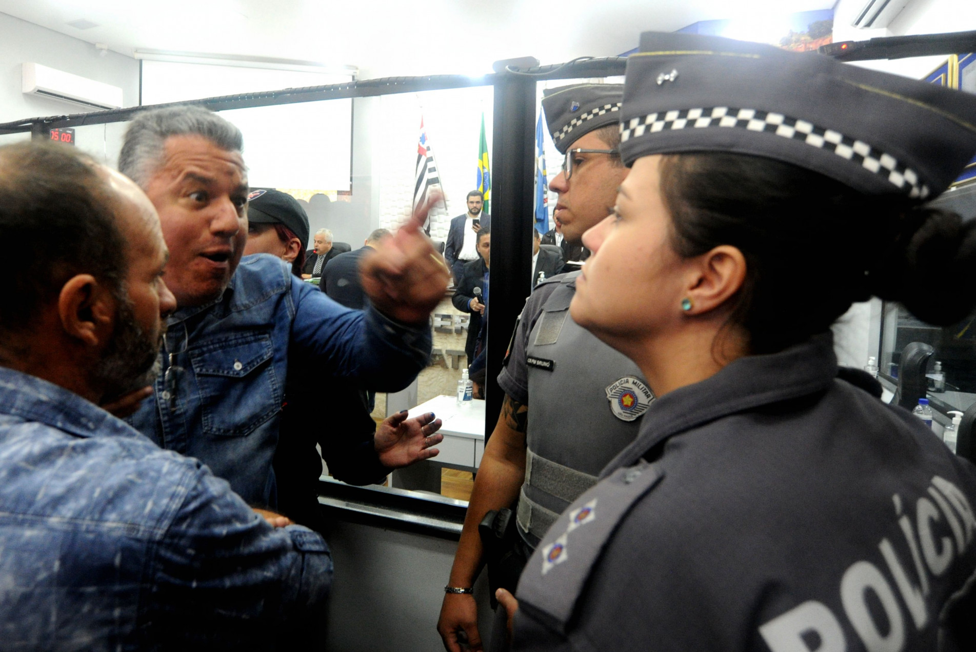 Sem a presença da GCM, PM foi chamada para garantir a ordem