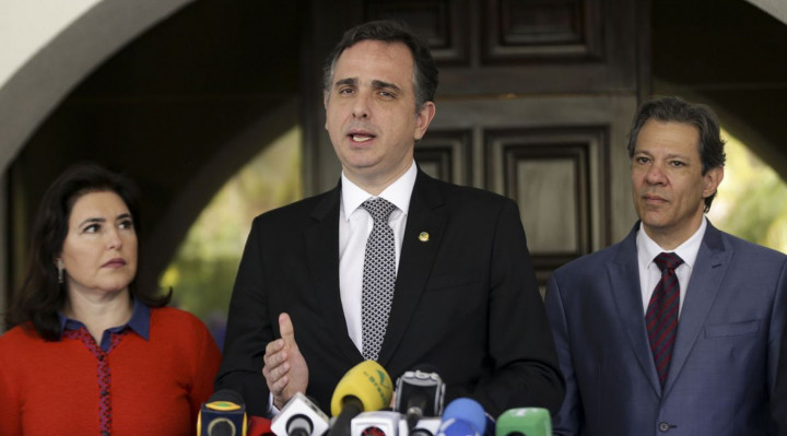 Brasília (DF), 11/07/2023 - A ministra do Planejamento, Simone Tebet, o presidente do Senado, Rodrigo Pacheco, e o ministro da Fazenda, Fernando Haddad, durante coletiva após reunião para tratar da tramitação da reforma tributária no Senado. Foto: Marcelo Camargo/Agência Brasil