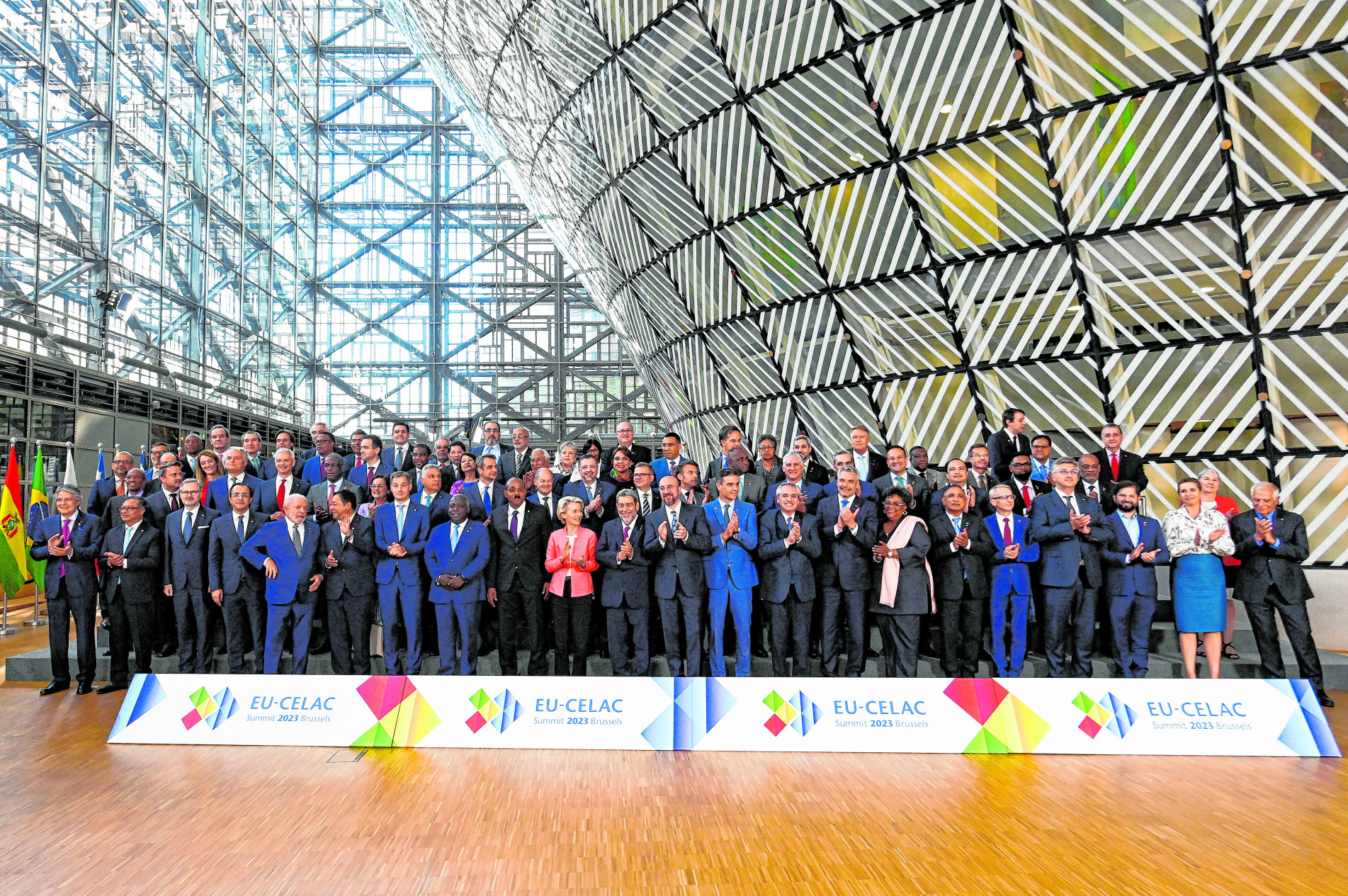 Líderes de países da América Latina e da União Europeia posaram para a foto oficial