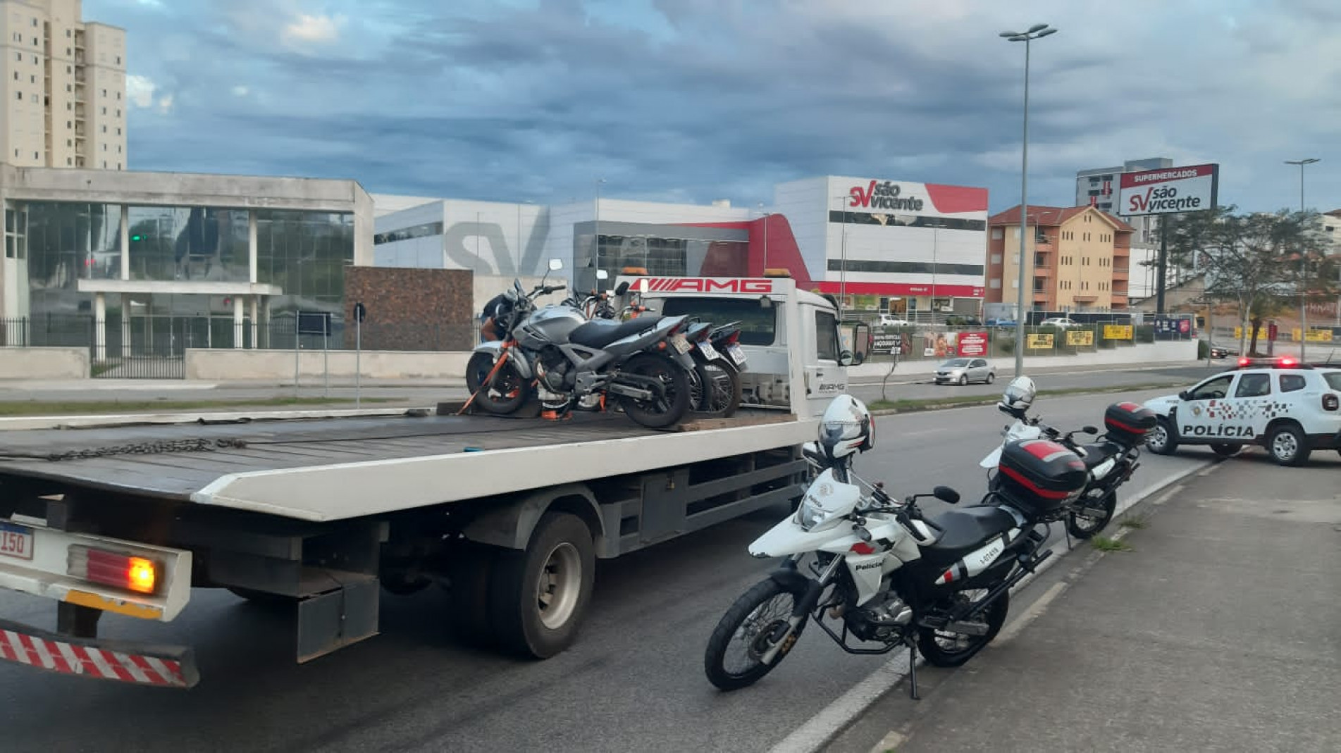 Três motocicletas foram recolhidas