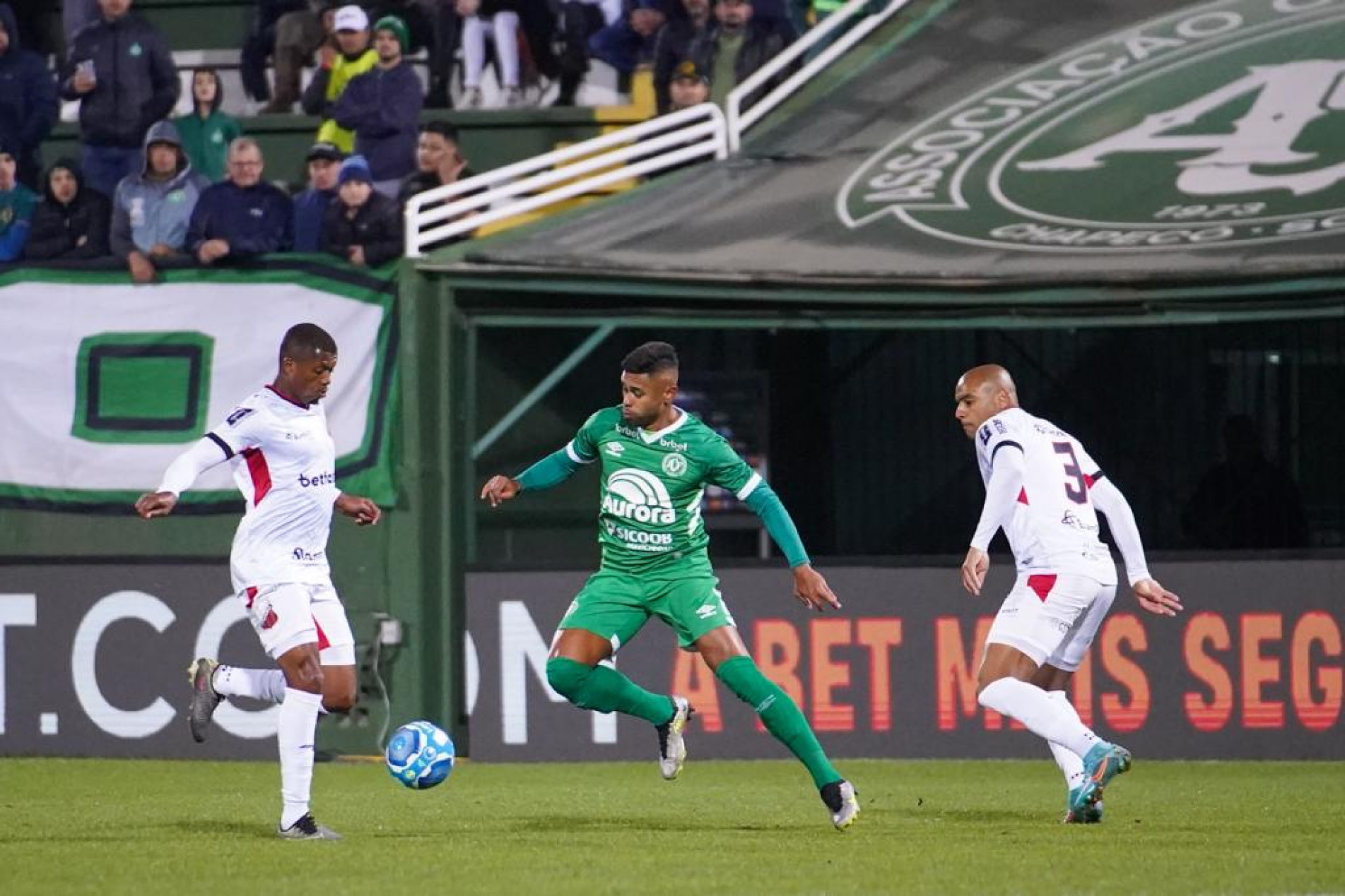 Galo volta a rondar a zona do rebaixamento