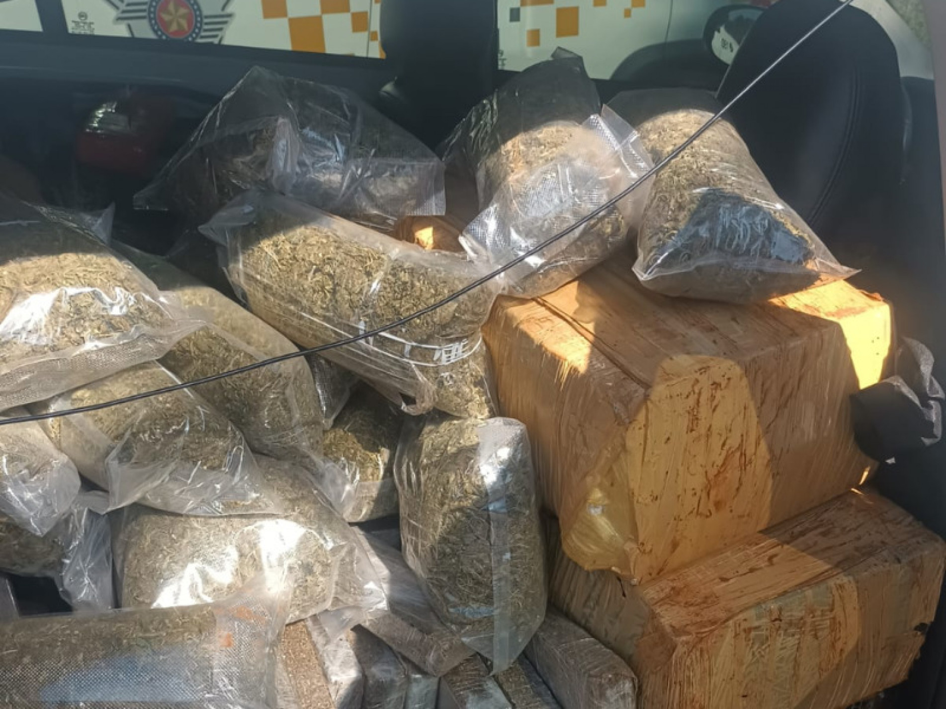 Os dois condutores foram presos e conduzidos ao Distrito Policial (DP) de Araçoiaba da Serra; a ocorrência ainda está em andamento