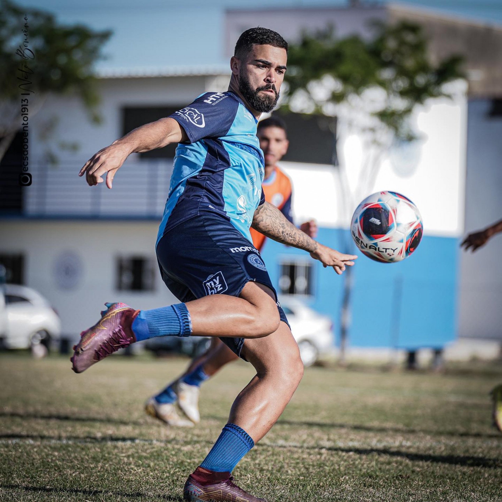 Com um gol em três jogos, Azulão precisa calibrar a mira