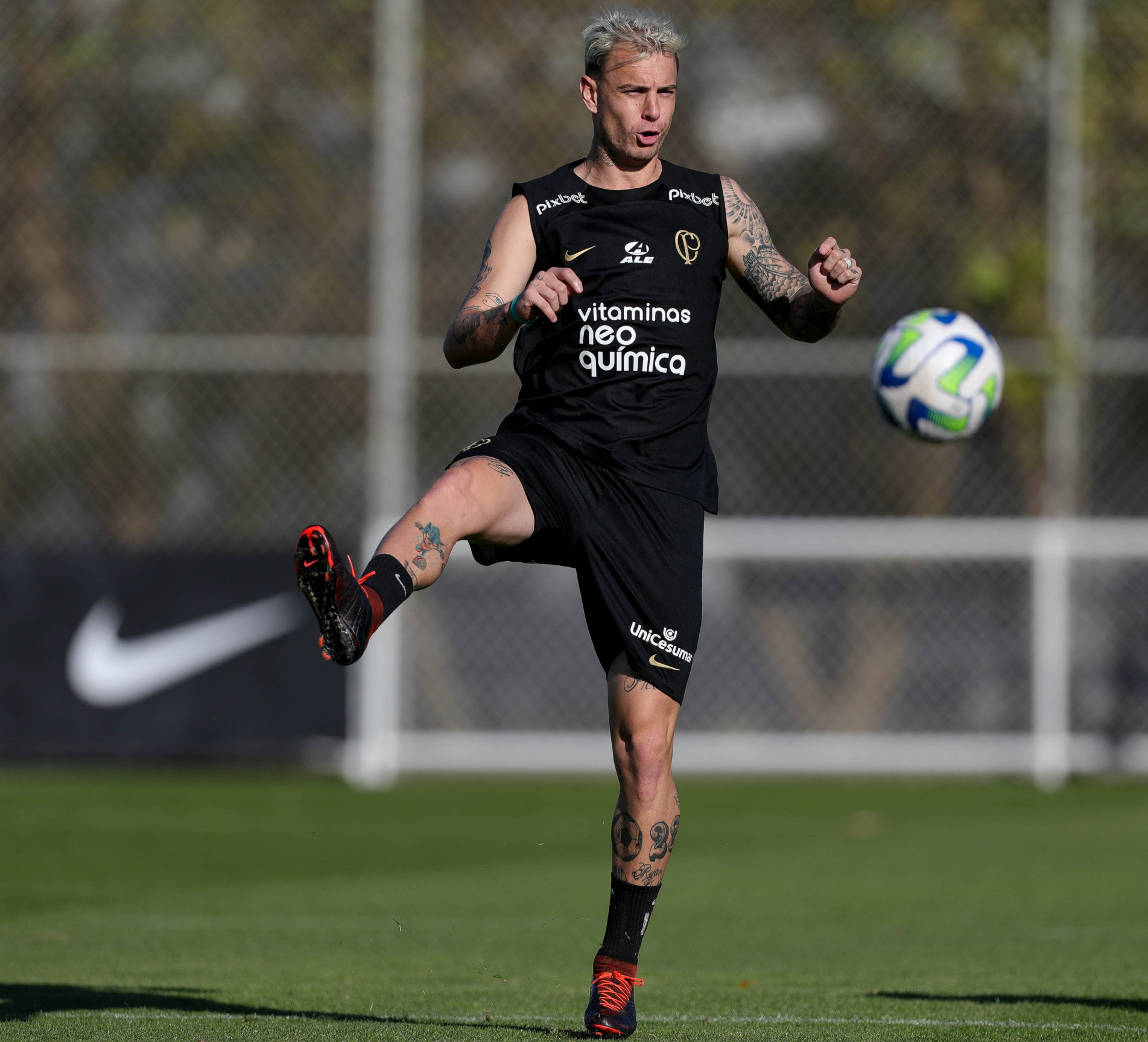 Róger Guedes e Calleri: esperança de gols para corintianos e são-paulinos no clássico
