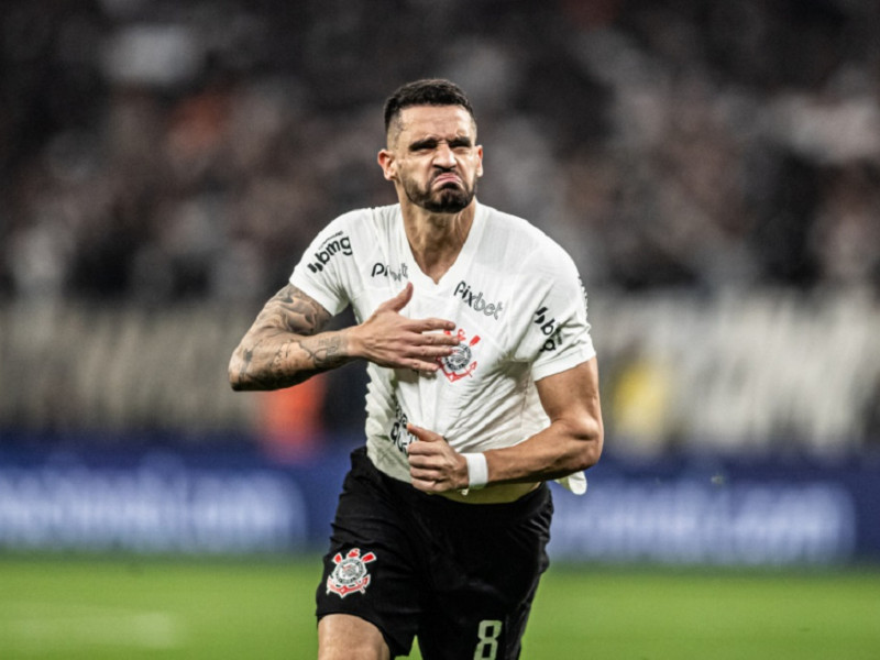 Renato Augusto coloca o Corinthians em vantagem sobre o São Paulo