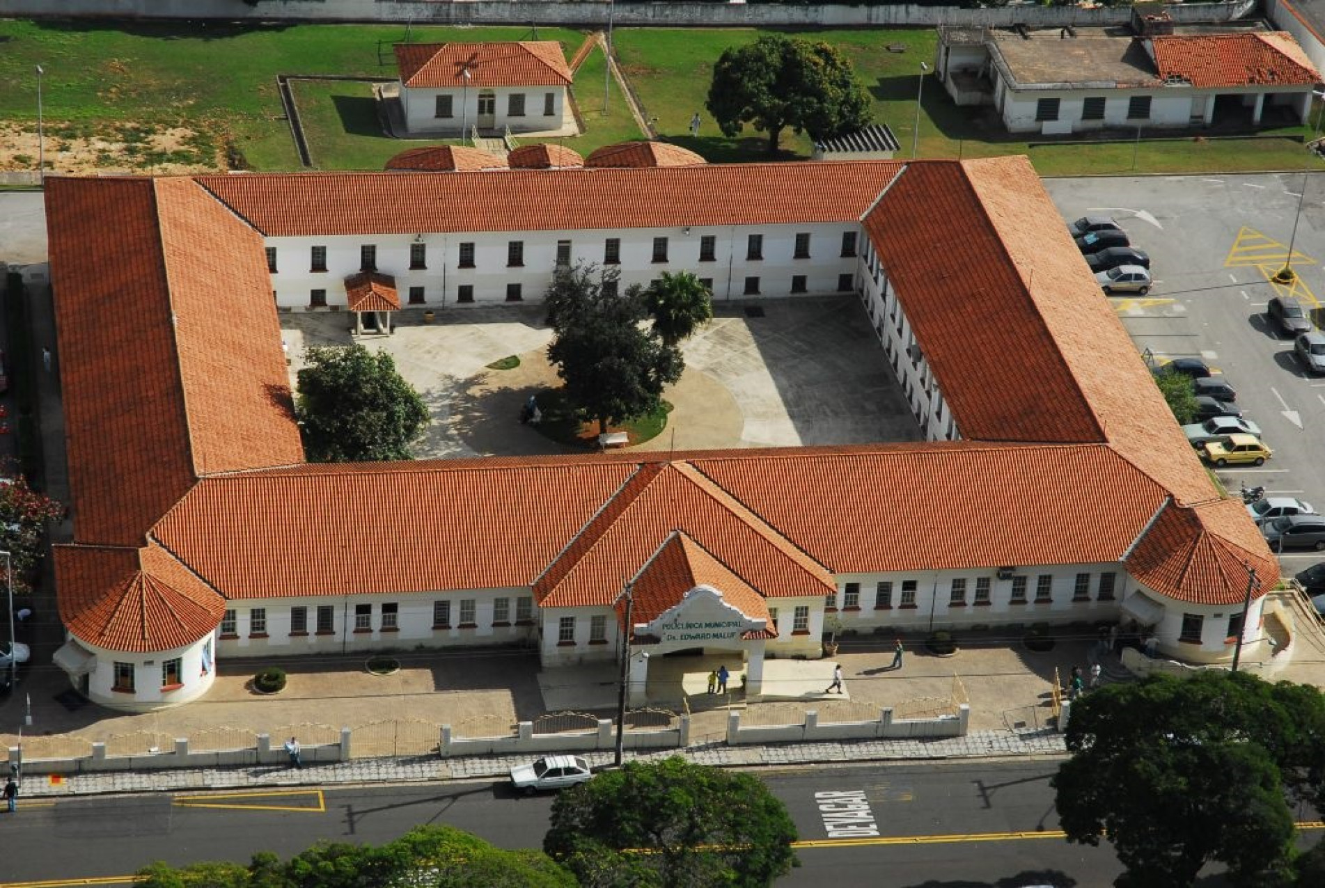 Policlínica oferece várias especialidades odontológicas