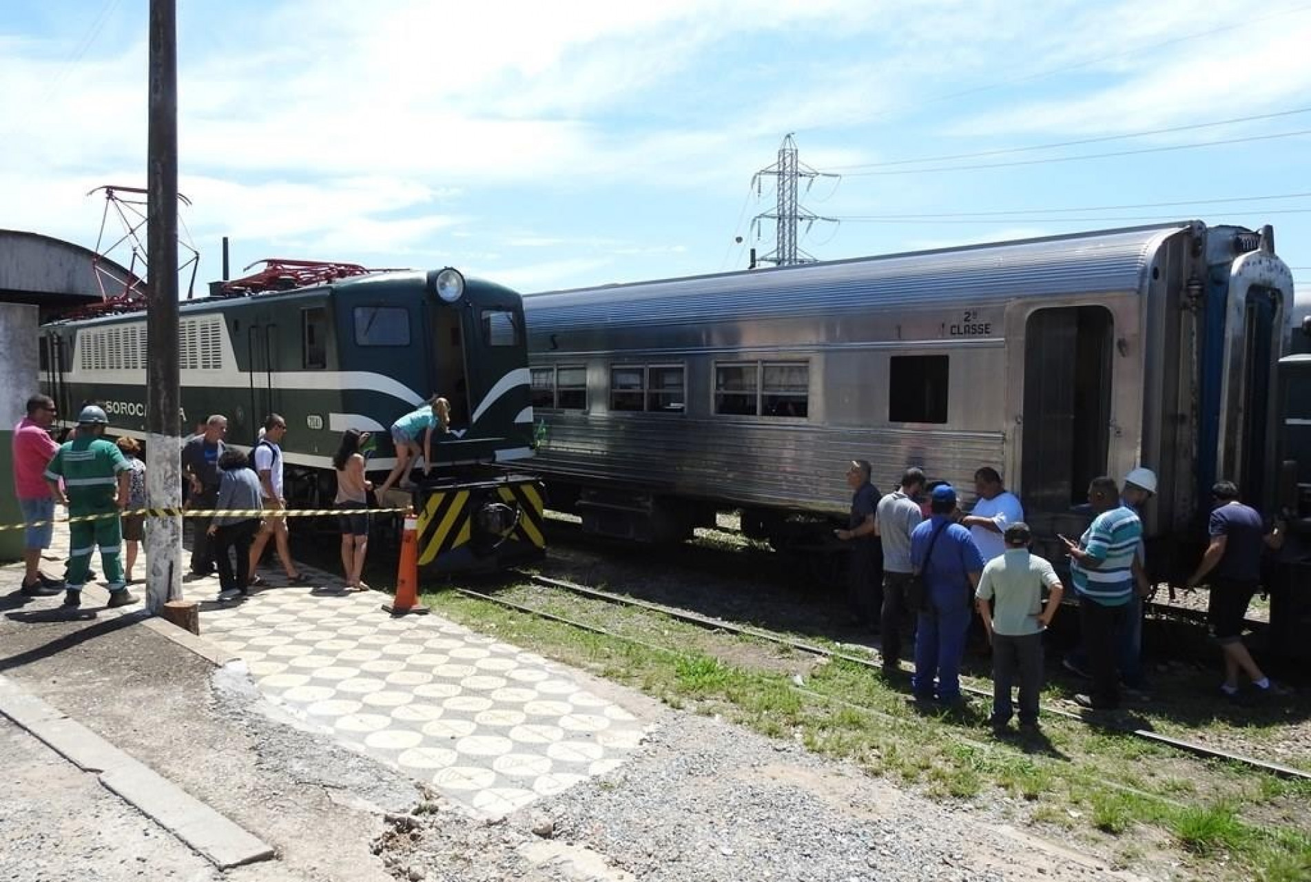 Passeio de trem percorre trecho entre Sorocaba e Votorantim