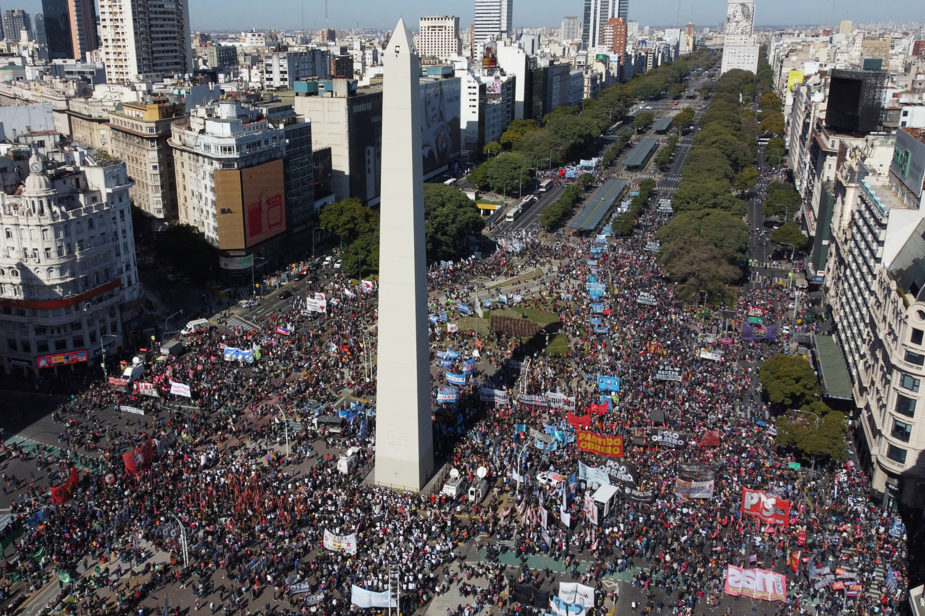Manifestações tomaram conta do Obelisco, no centro de Buenos Aires