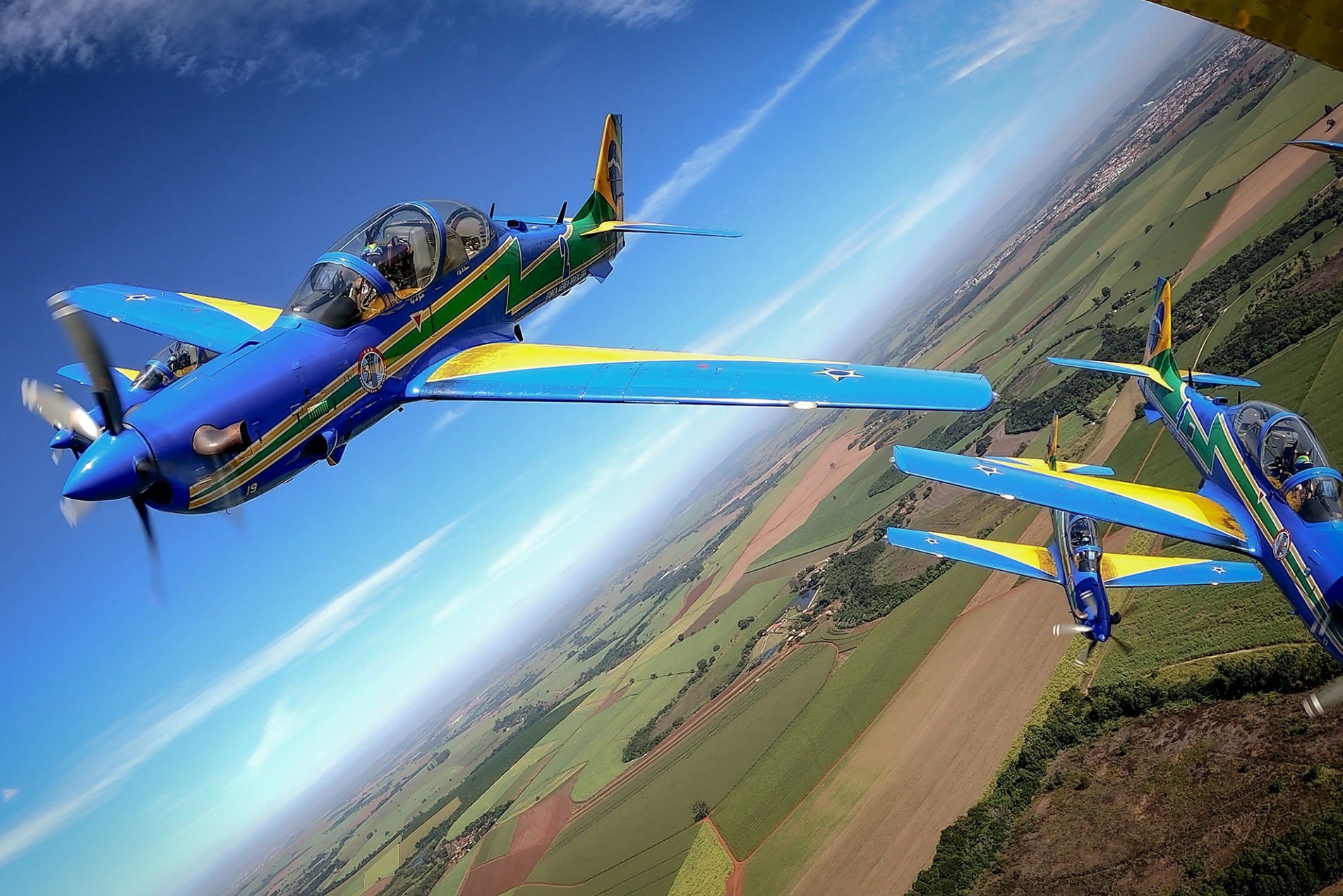 Apresentação da Esquadrilha da Fumaça, a partir das 15h, é um dos destaques da programação