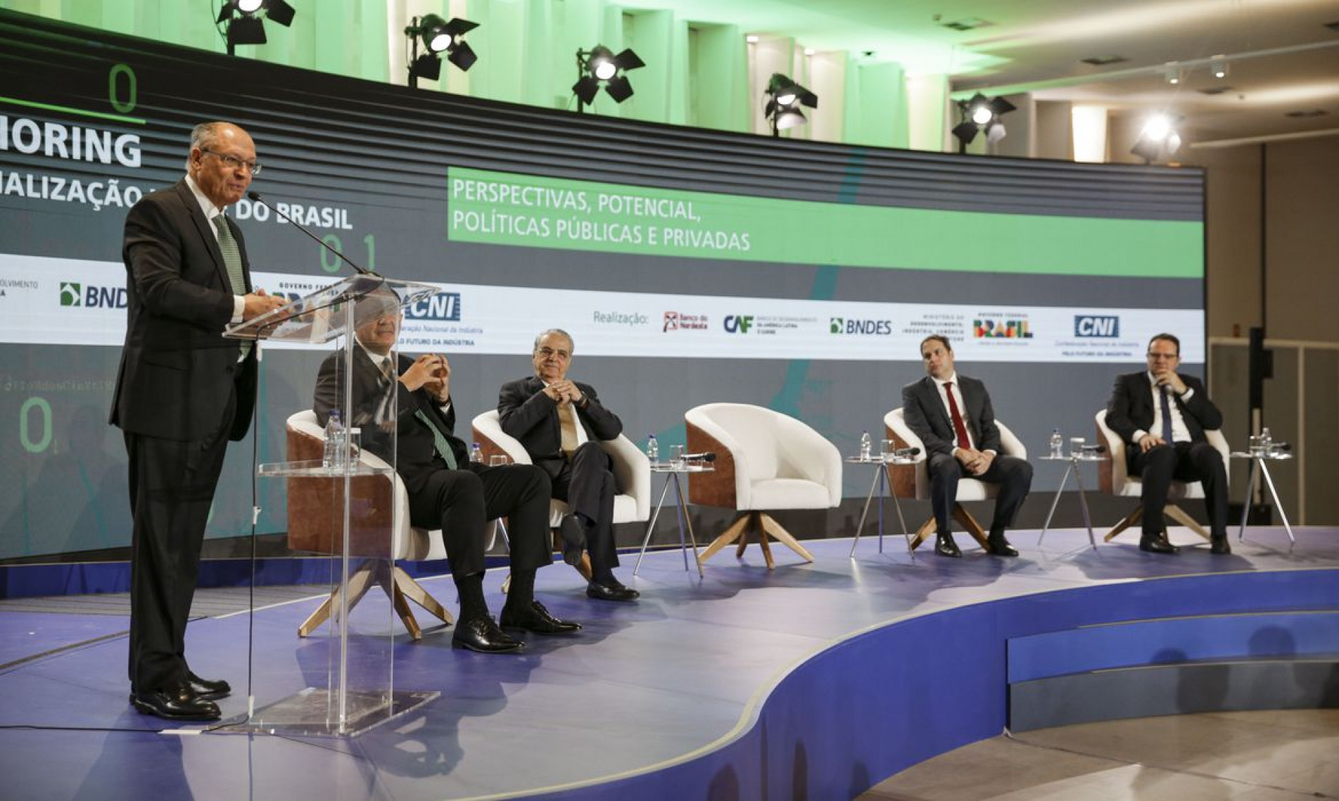 O presidente da República em exercício, Geraldo Alckmin, durante abertura da conferência 