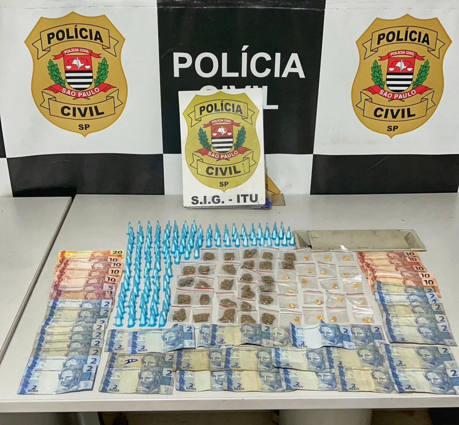 Drogas foram apreendidas pela polícia