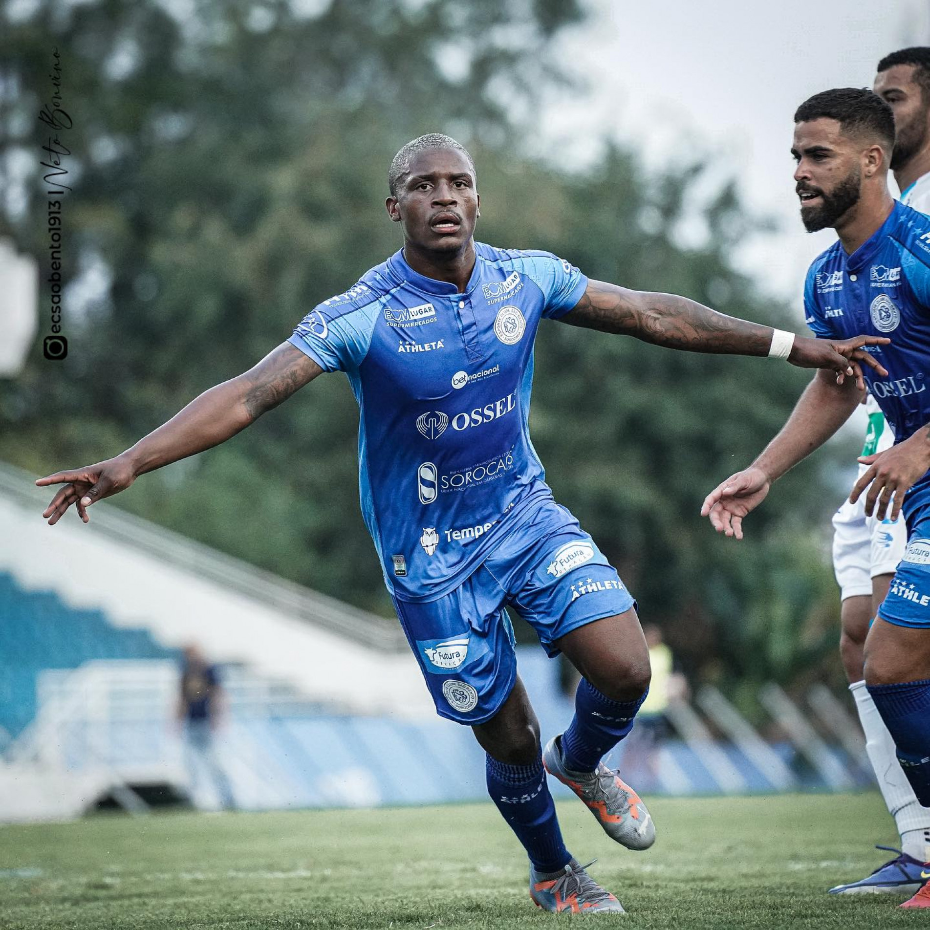 Camisa 7 é cria da base do Azulão