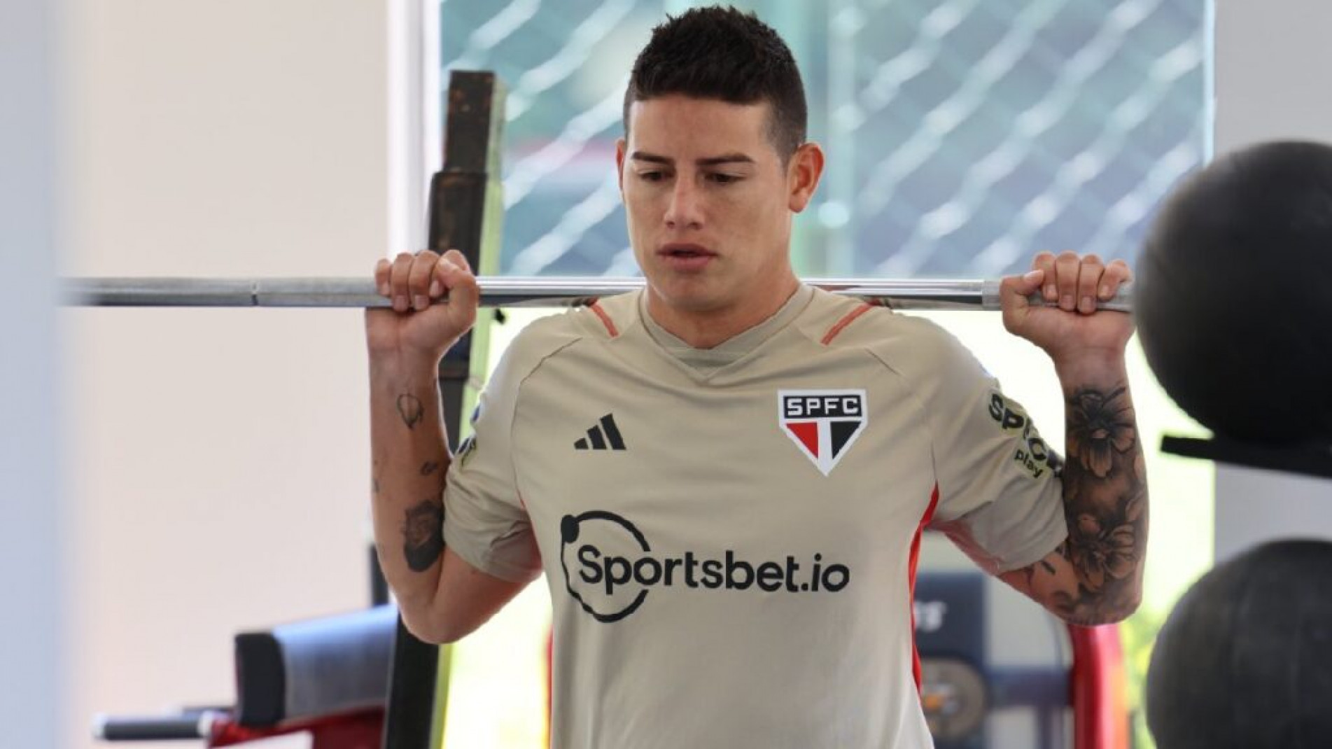 James Rodríguez pode ser titular pela primeira vez