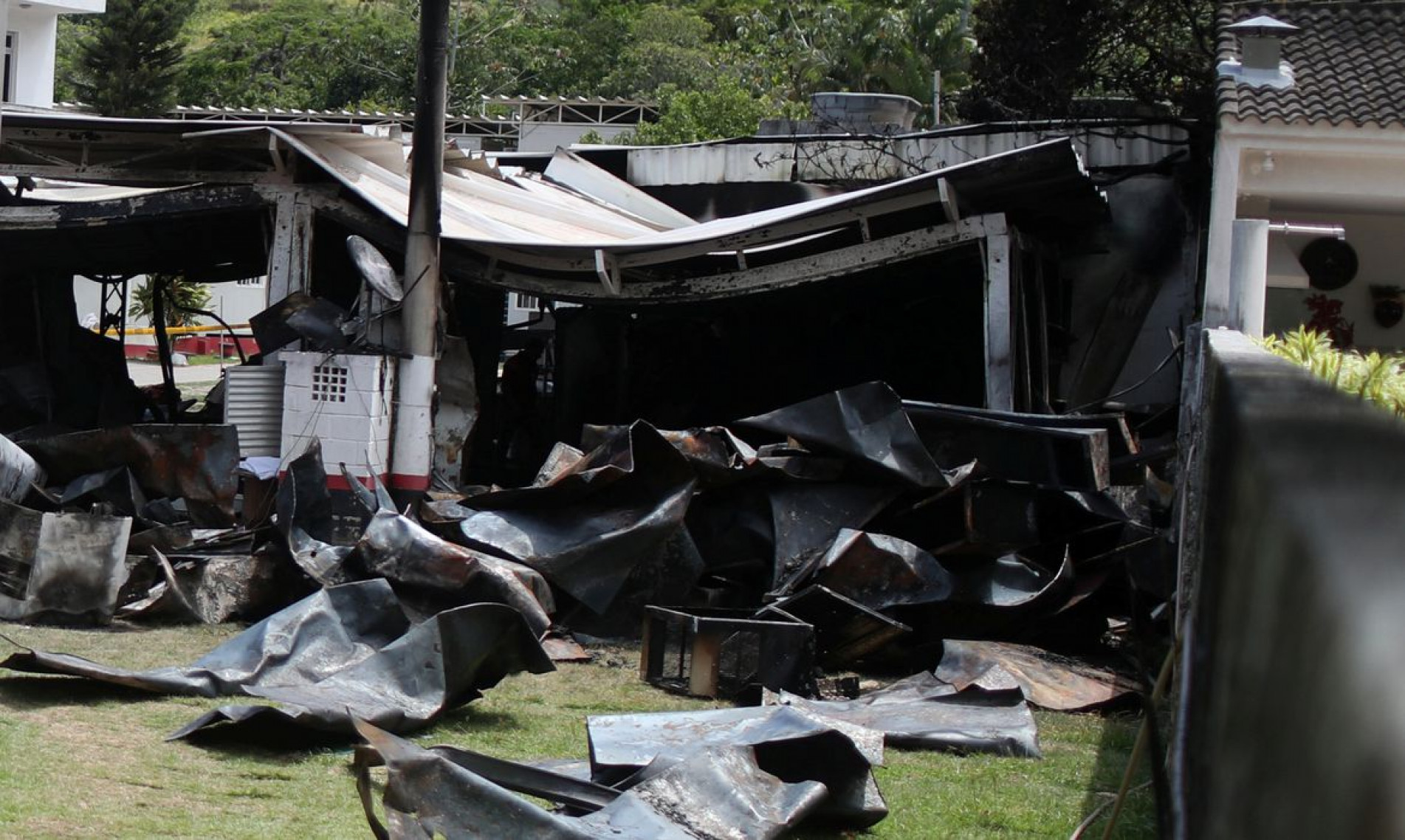 Centro de treinamento presidente George Helal, conhecido com Ninho do Urubu, é utilizado pela equipe de futebol do Flamengo. Foto da área destruída no centro de treinamento do Flamengo após incêndio.