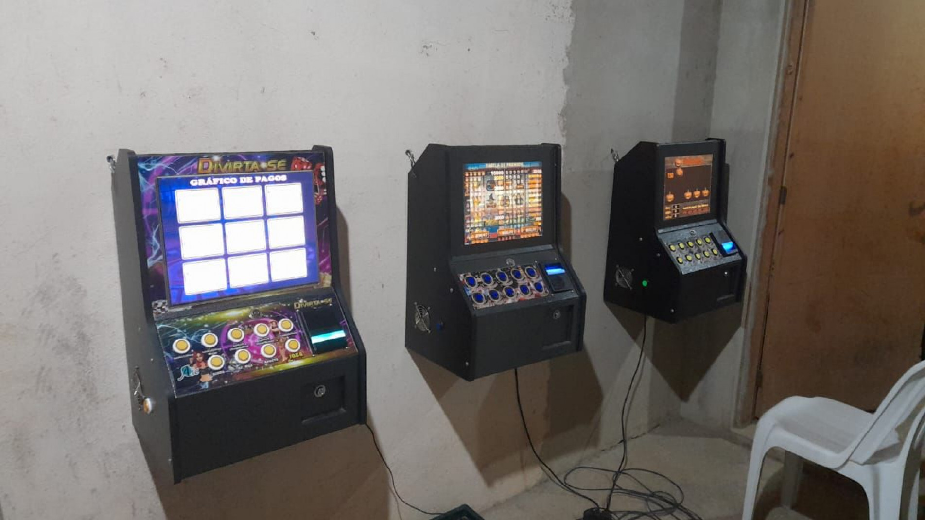 Dentro dos aparelhos, foi encontrado R$ 41