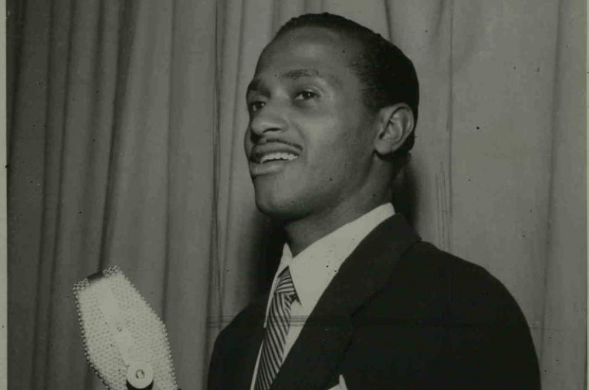 O cantor Carlos Gonzaga em 1953, quando ainda se apresentava como José Gonzaga
