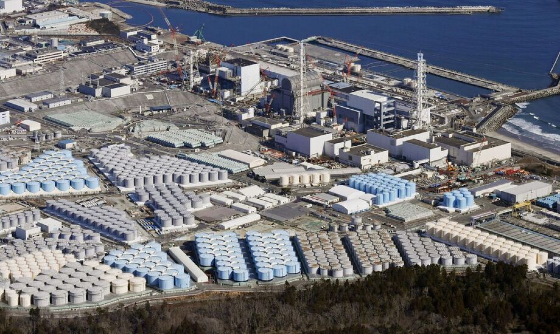 Planta nuclear de Fukushima no Oceano Pacífico