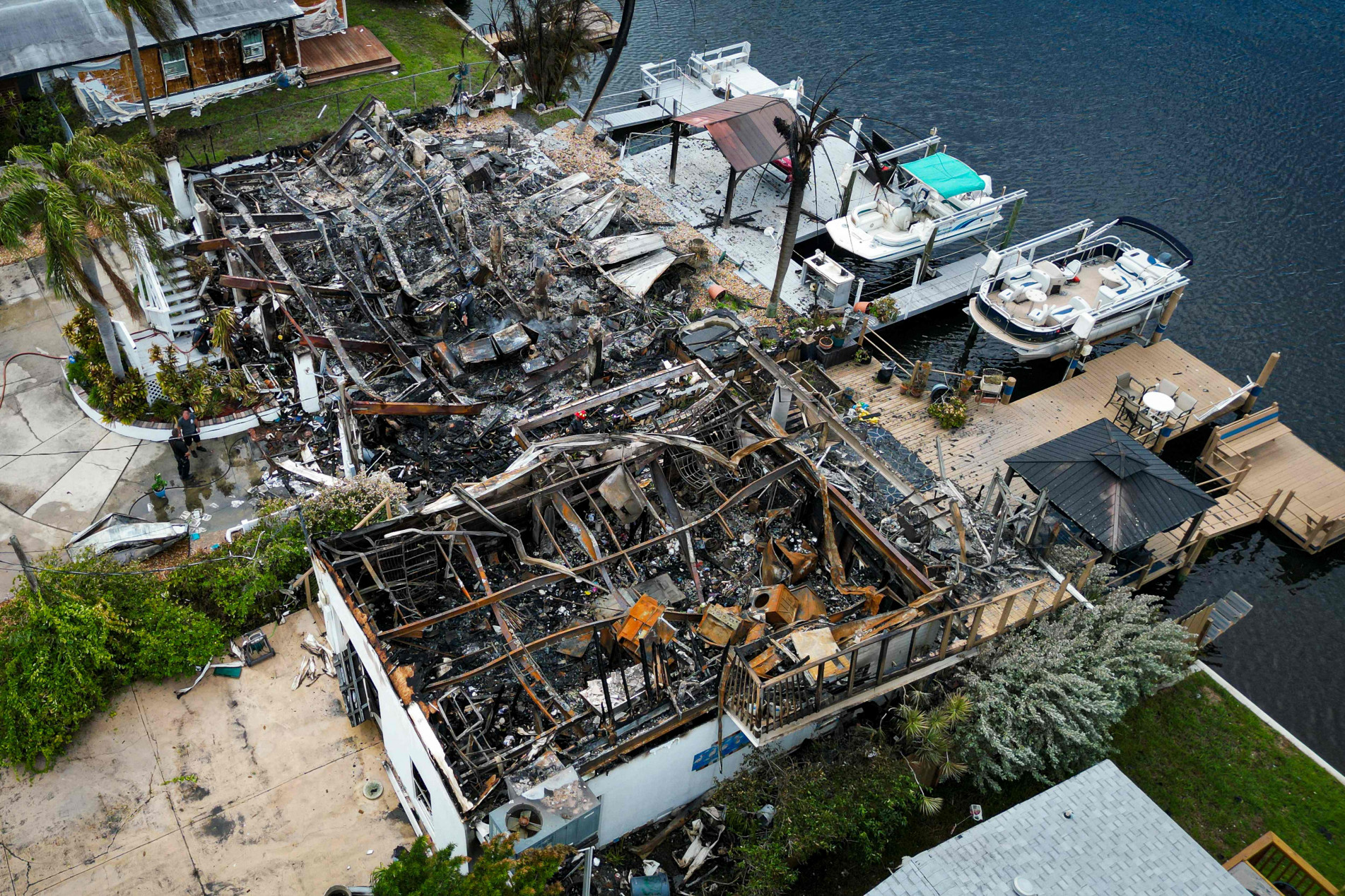 A explosão de um transformador incendiou casas em Hudson