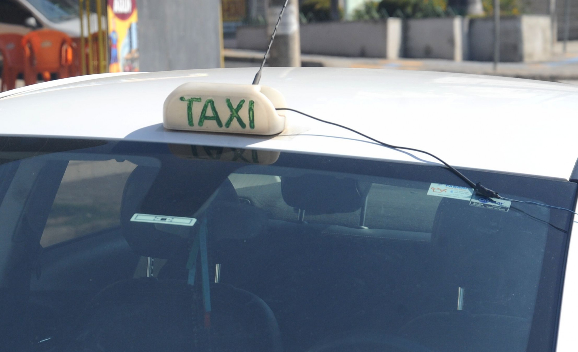 O táxi é um serviço regulamentado e fiscalizado pela Urbes -- Trânsito e Transportes, que é submetido a alvará, aferição do taxímetro e inspeção do veículo e que todo ano precisa ser avaliado