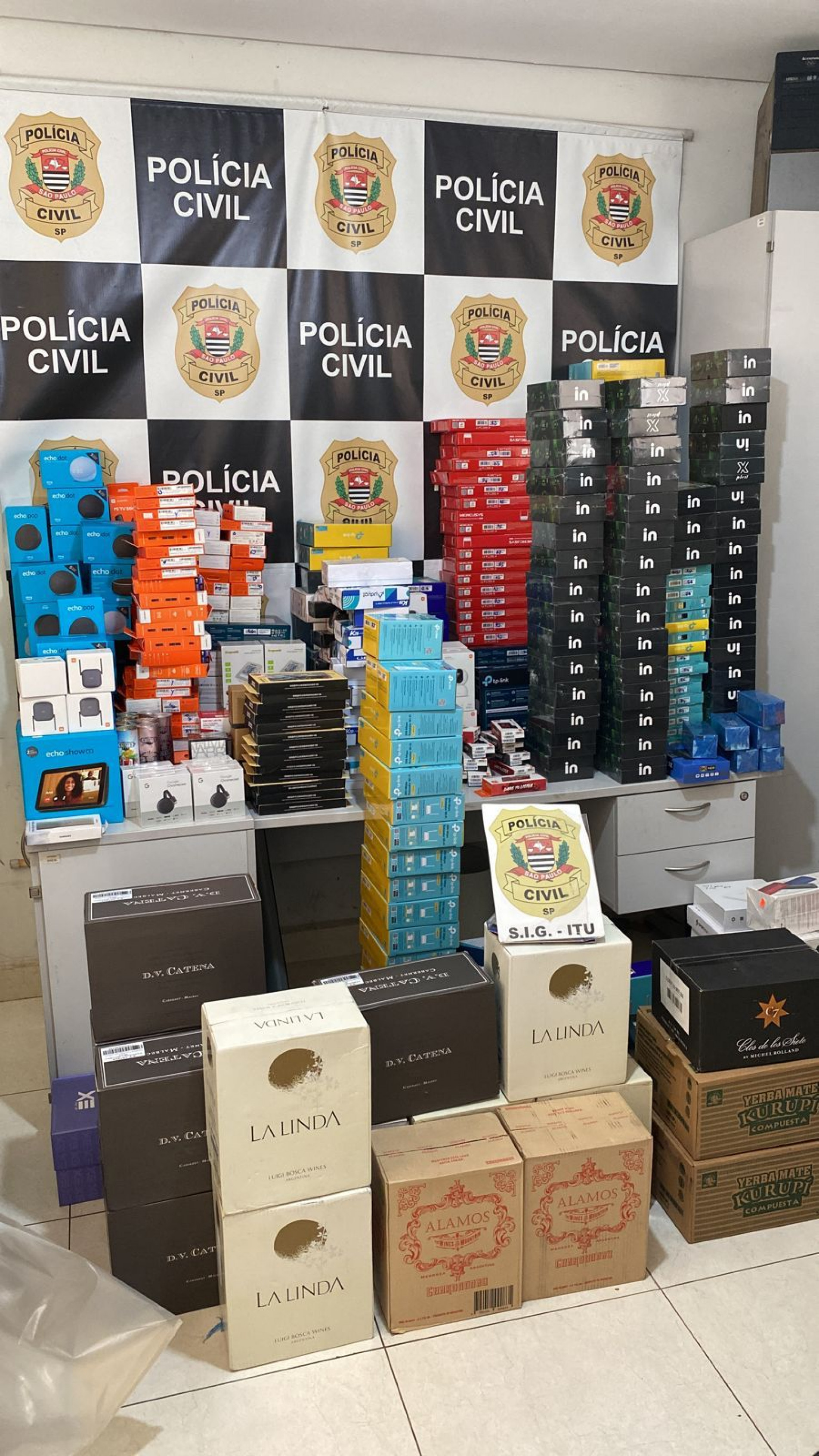 Polícia Civil de Itu apreende ônibus com contrabando
