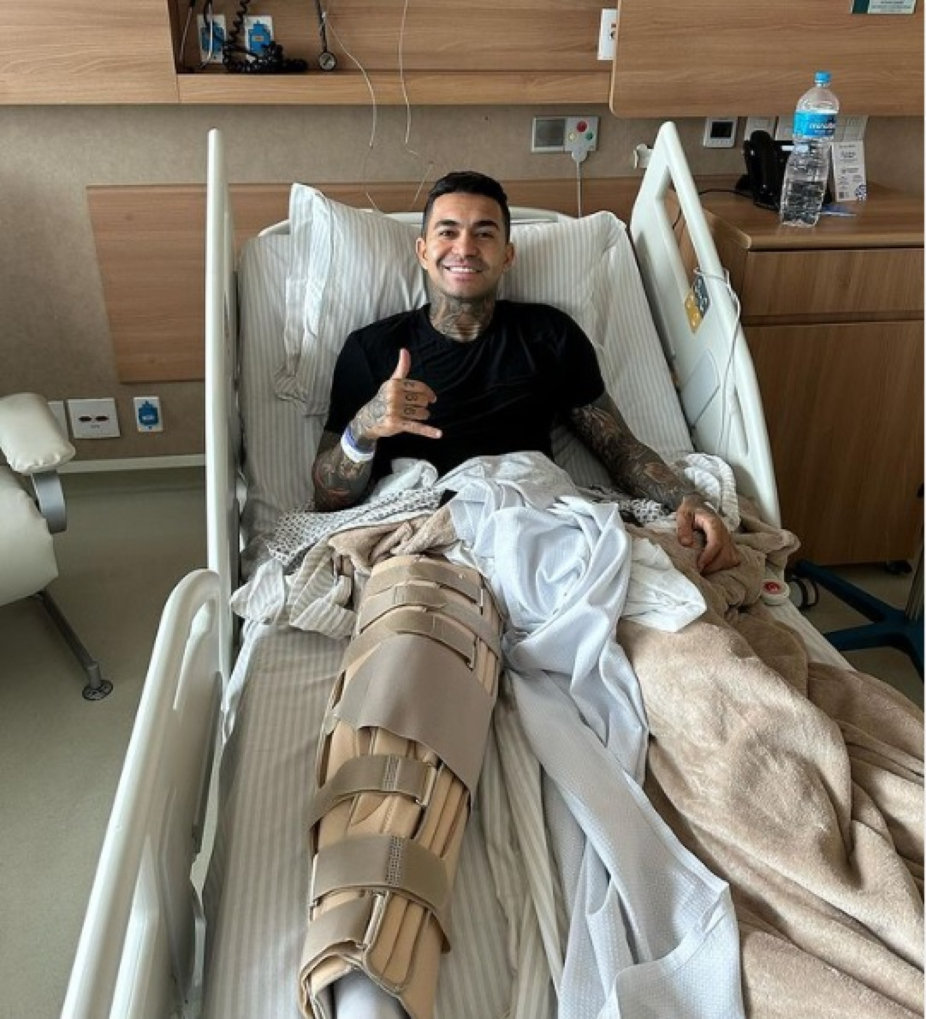 Atacante rompeu o LCA