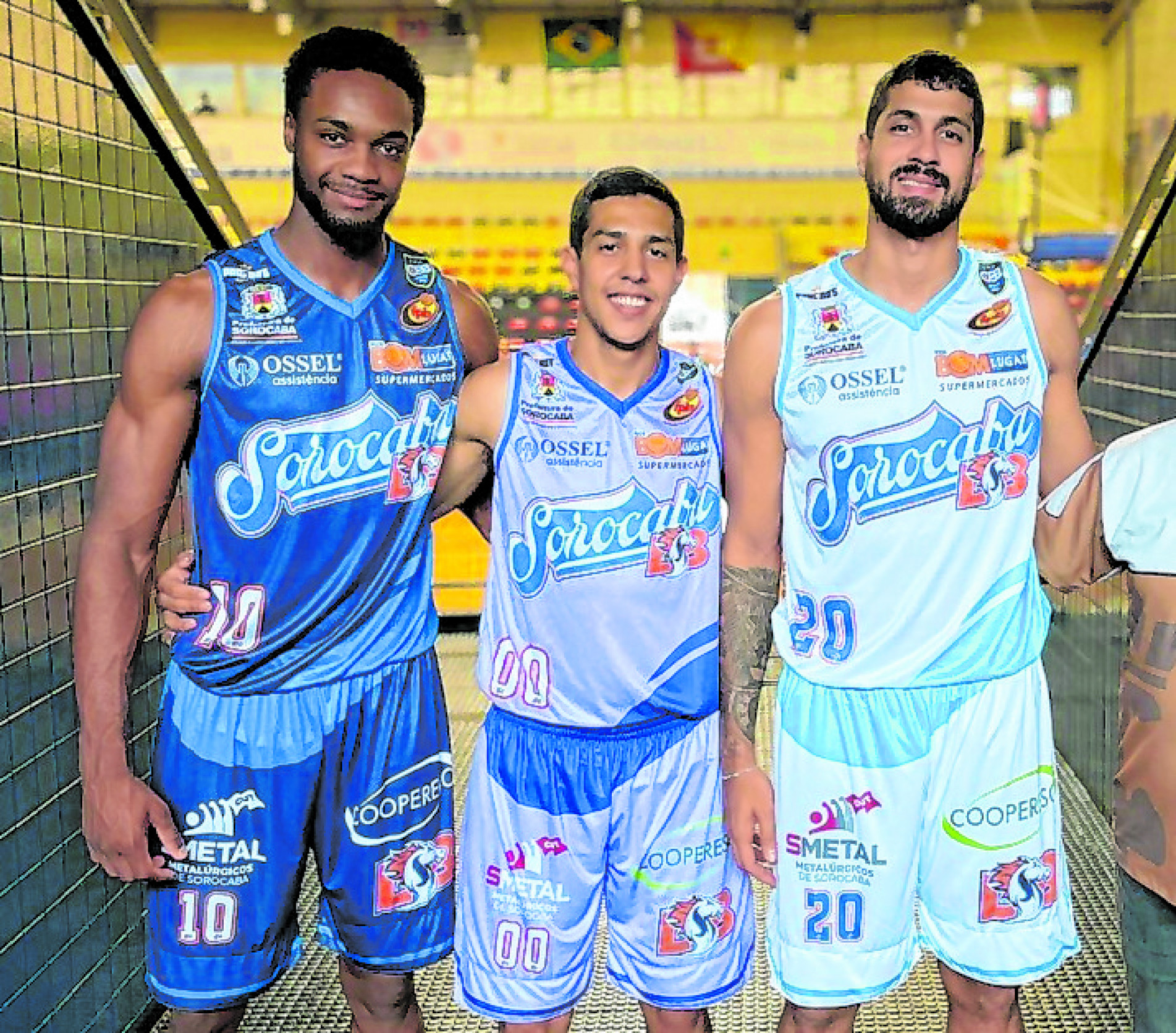 Cores são azul escuro, azul claro e branco