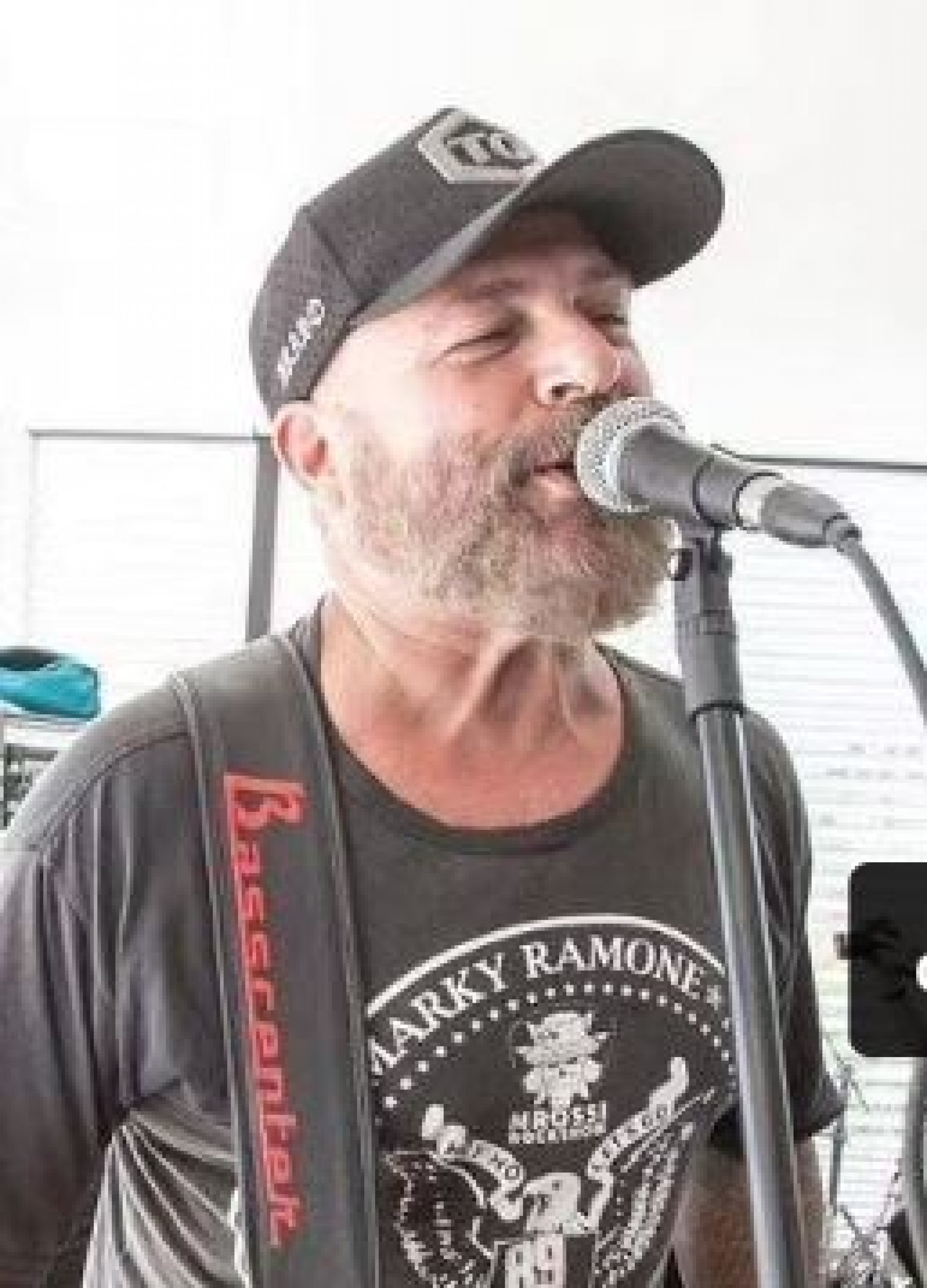 O baixista do Ultraje a Rigor