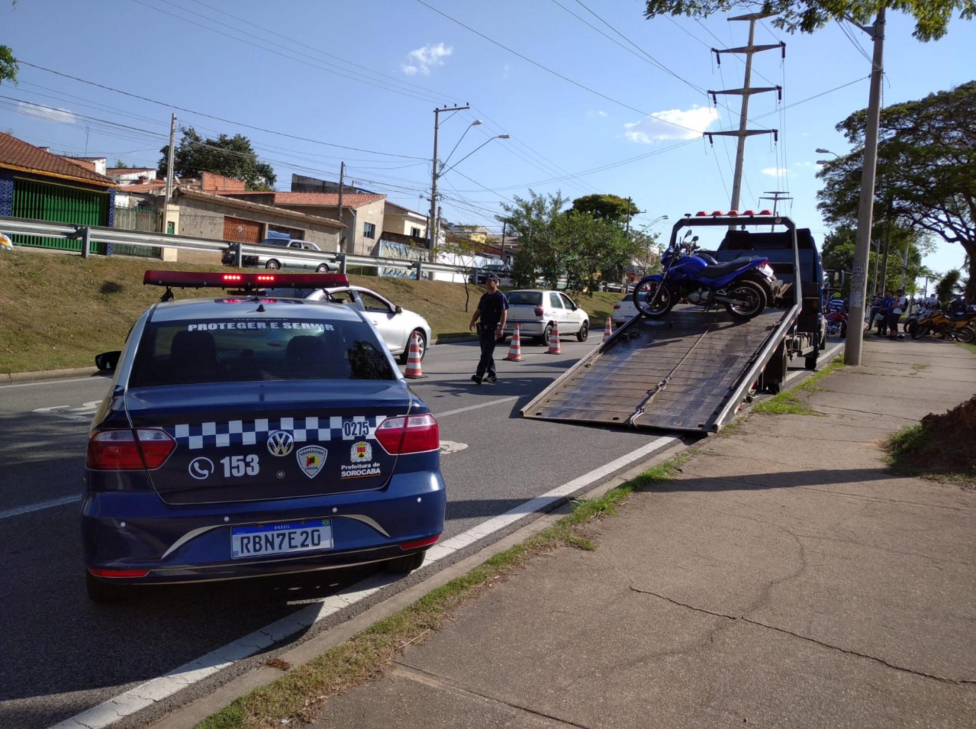 Uma motocicleta foi apreendida em situação irregular