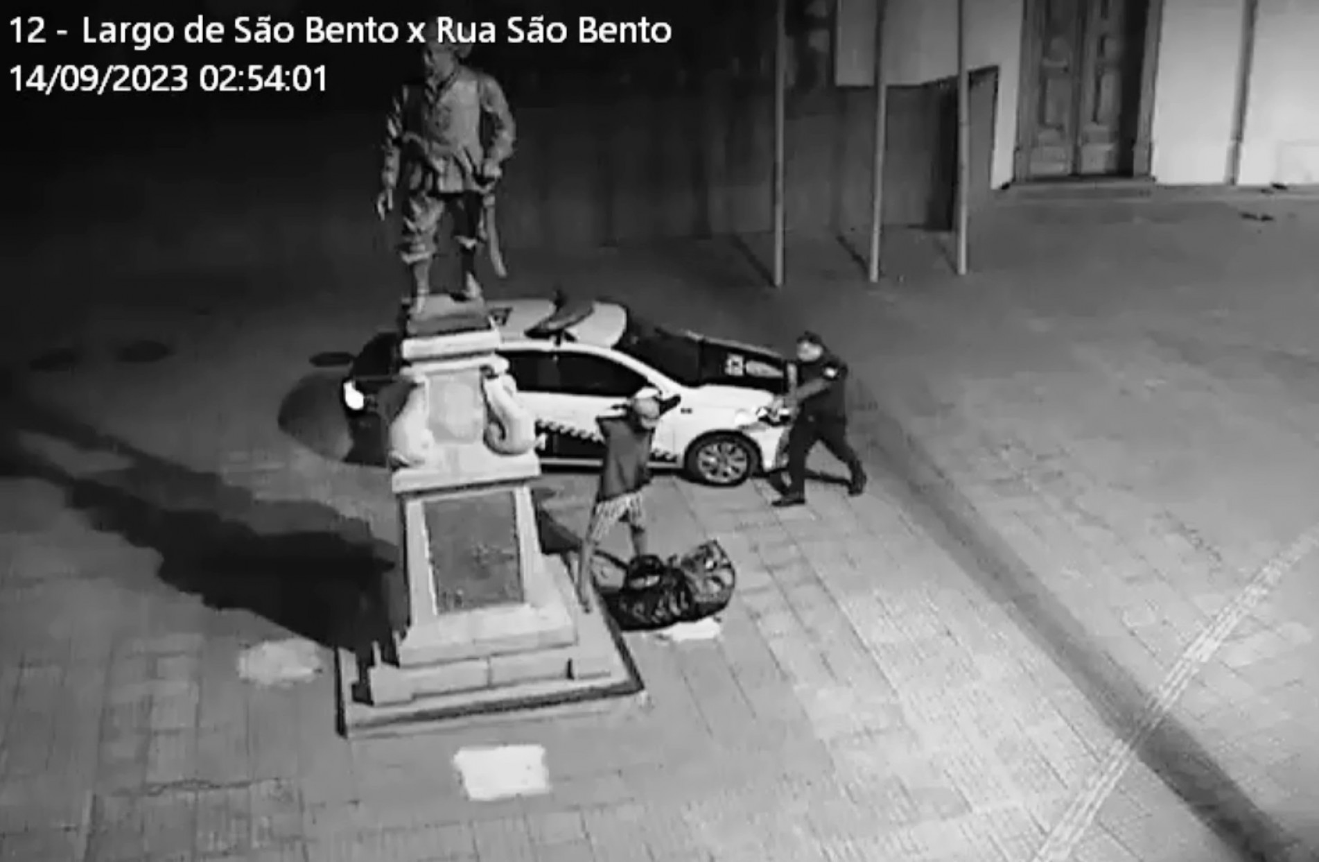 Guardas abordaram o homem, de 33 anos, por volta das 3h