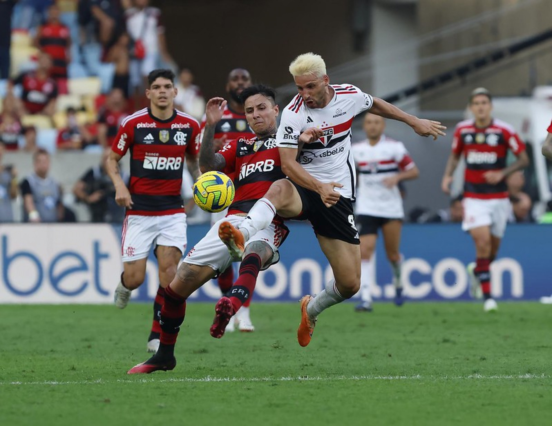 Tricolor ganhou do Flamengo e levará taça com empate