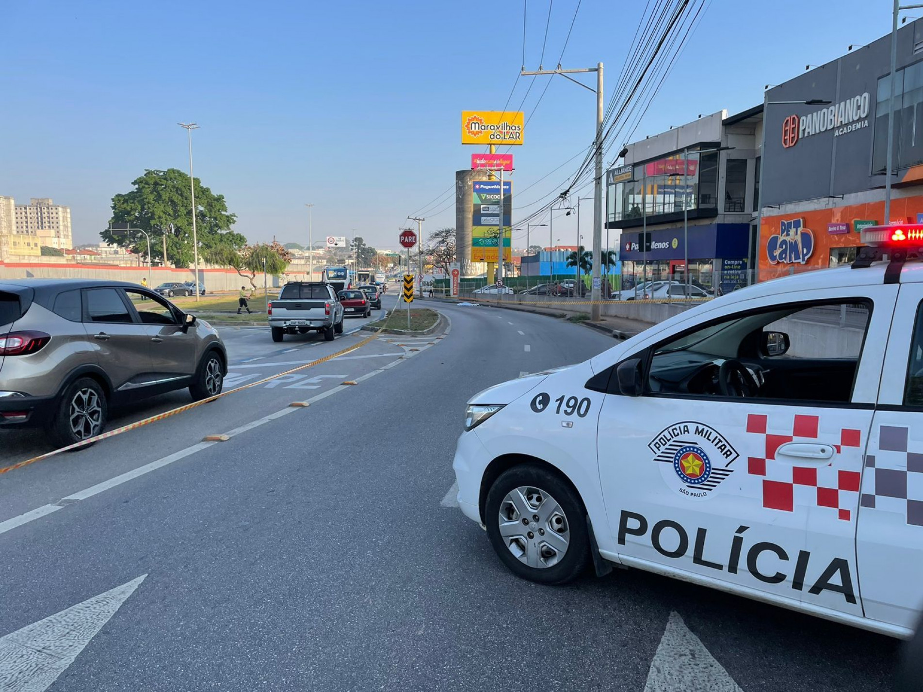 Polícia Militar e Urbes estão no local