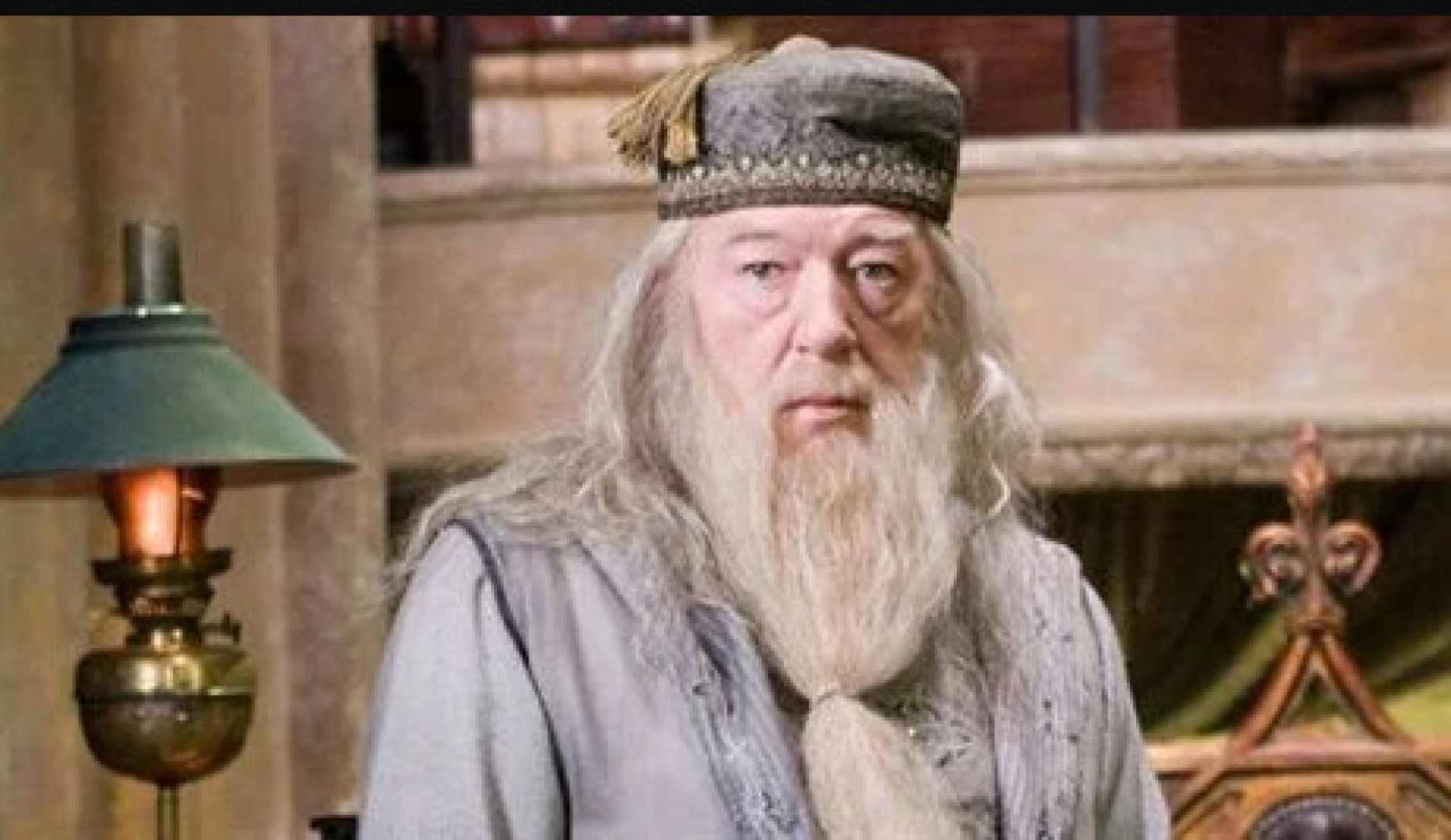 Michael Gambon ficou conhecido, principalmente, pelo personagem Alvo Dumbledore, de Harry Potter