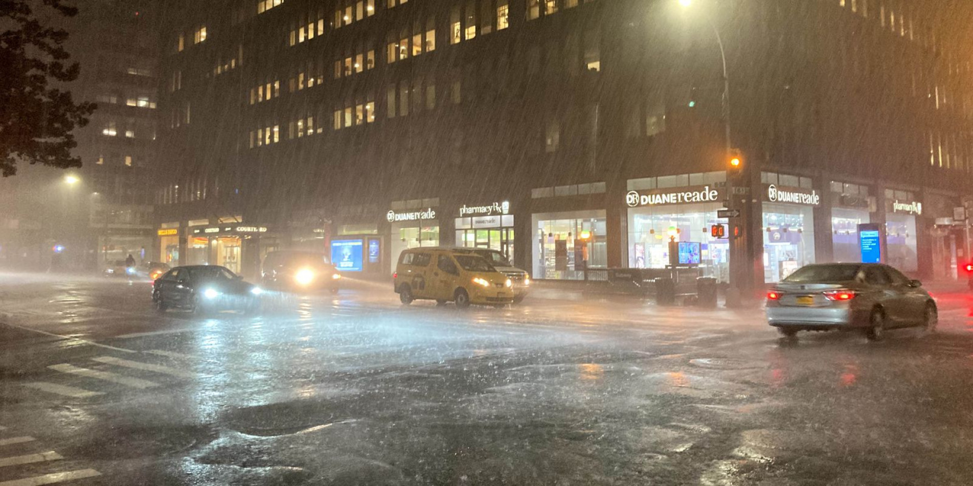 O Serviço Meteorológico Nacional emitiu um alerta de enchente repentina para Manhattan, Brooklyn e Queens